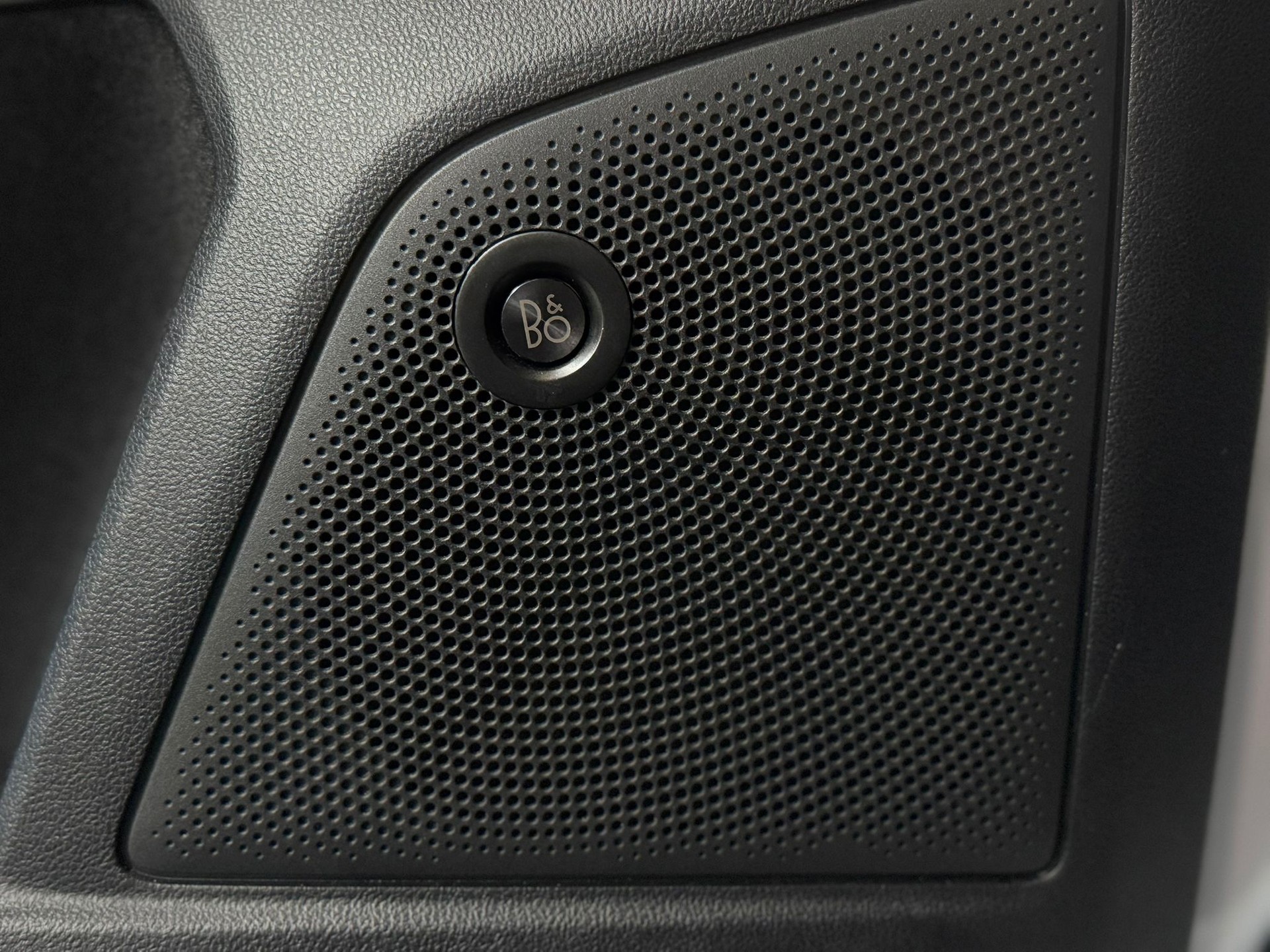 FORD Focus 1.5 TDCi Titanium Automatic / Bang & Olufsen / FahrerAssitenz / Top Ausstattung / AB MFK / Garantie-image-13