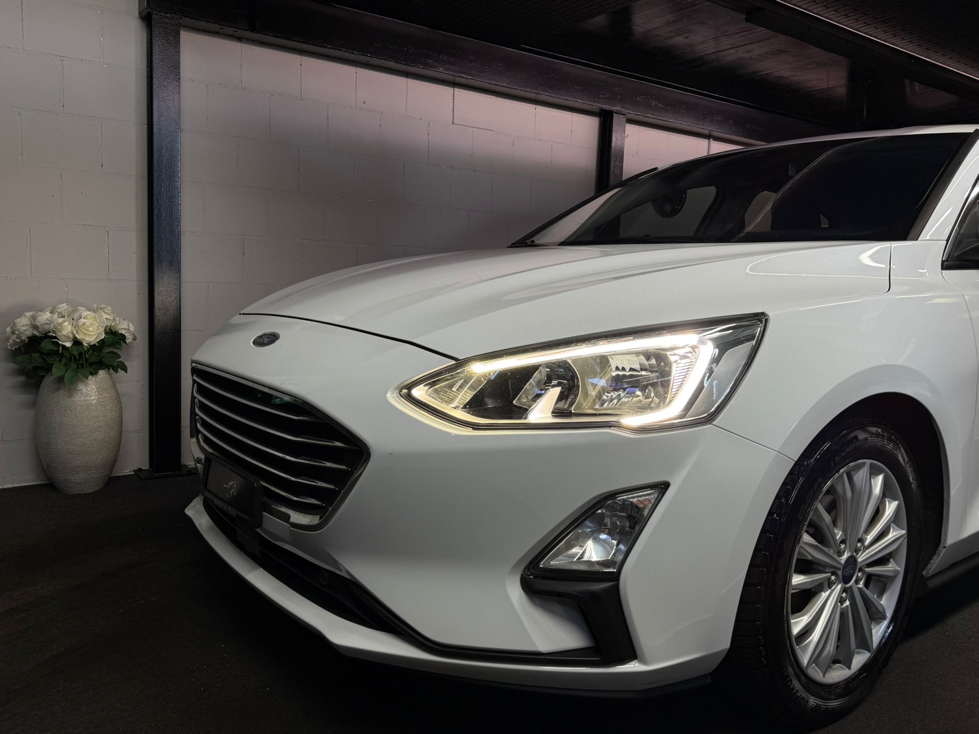 FORD Focus 1.5 TDCi Titanium Automatic / Bang & Olufsen / FahrerAssitenz / Top Ausstattung / AB MFK / Garantie-image-1