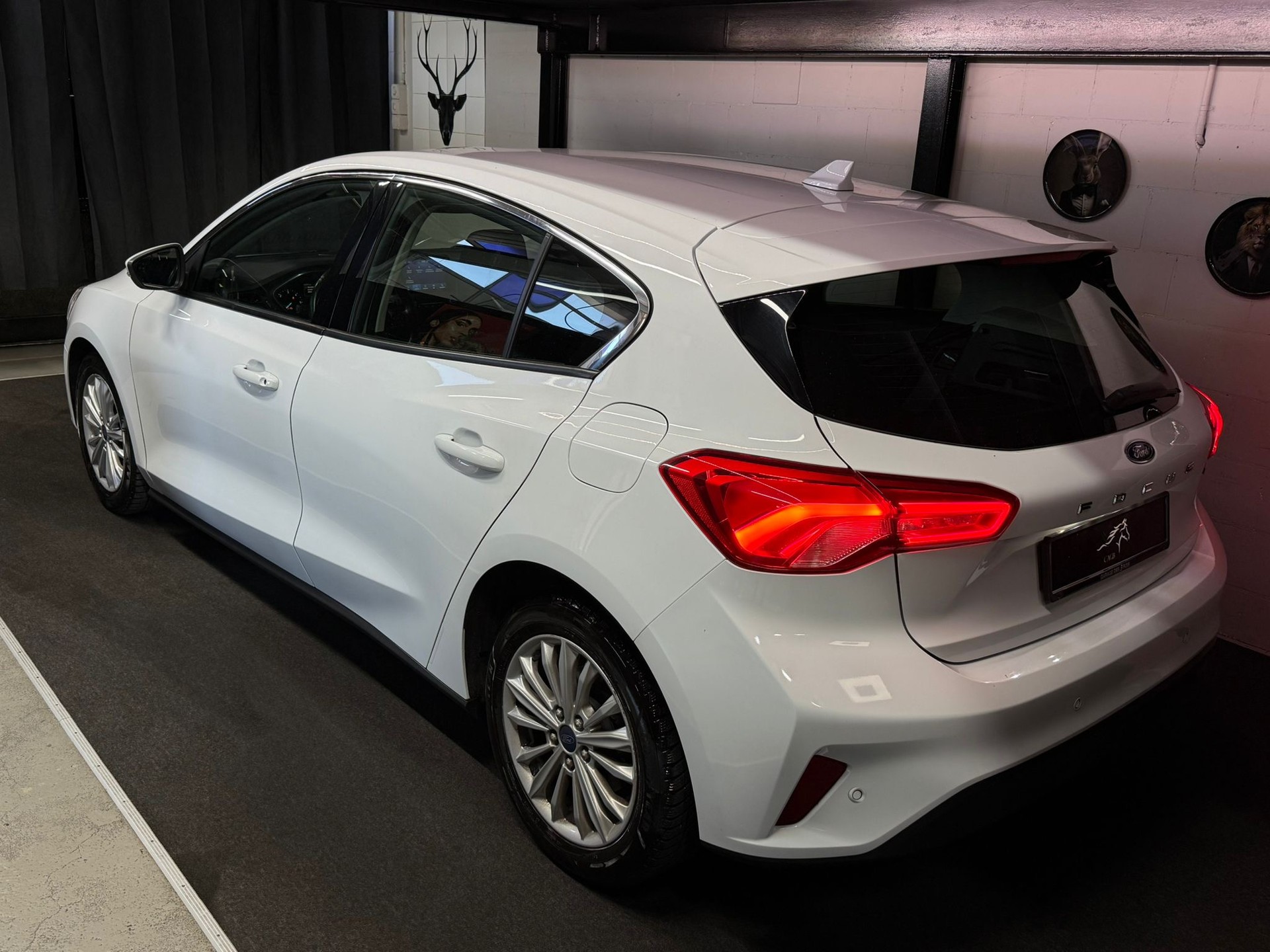 FORD Focus 1.5 TDCi Titanium Automatic / Bang & Olufsen / FahrerAssitenz / Top Ausstattung / AB MFK / Garantie-image-2
