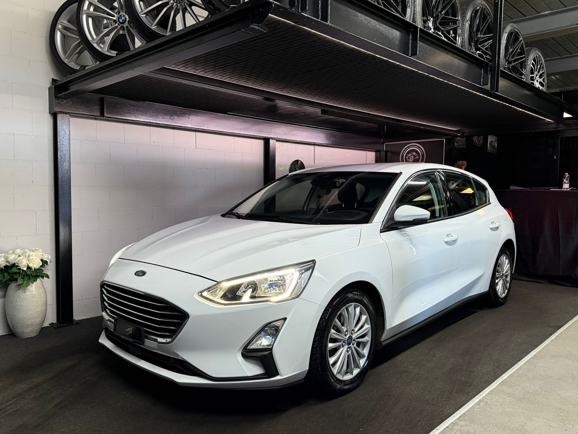 FORD Focus 1.5 TDCi Titanium Automatic / Bang & Olufsen / FahrerAssitenz / Top Ausstattung / AB MFK / Garantie-image-0
