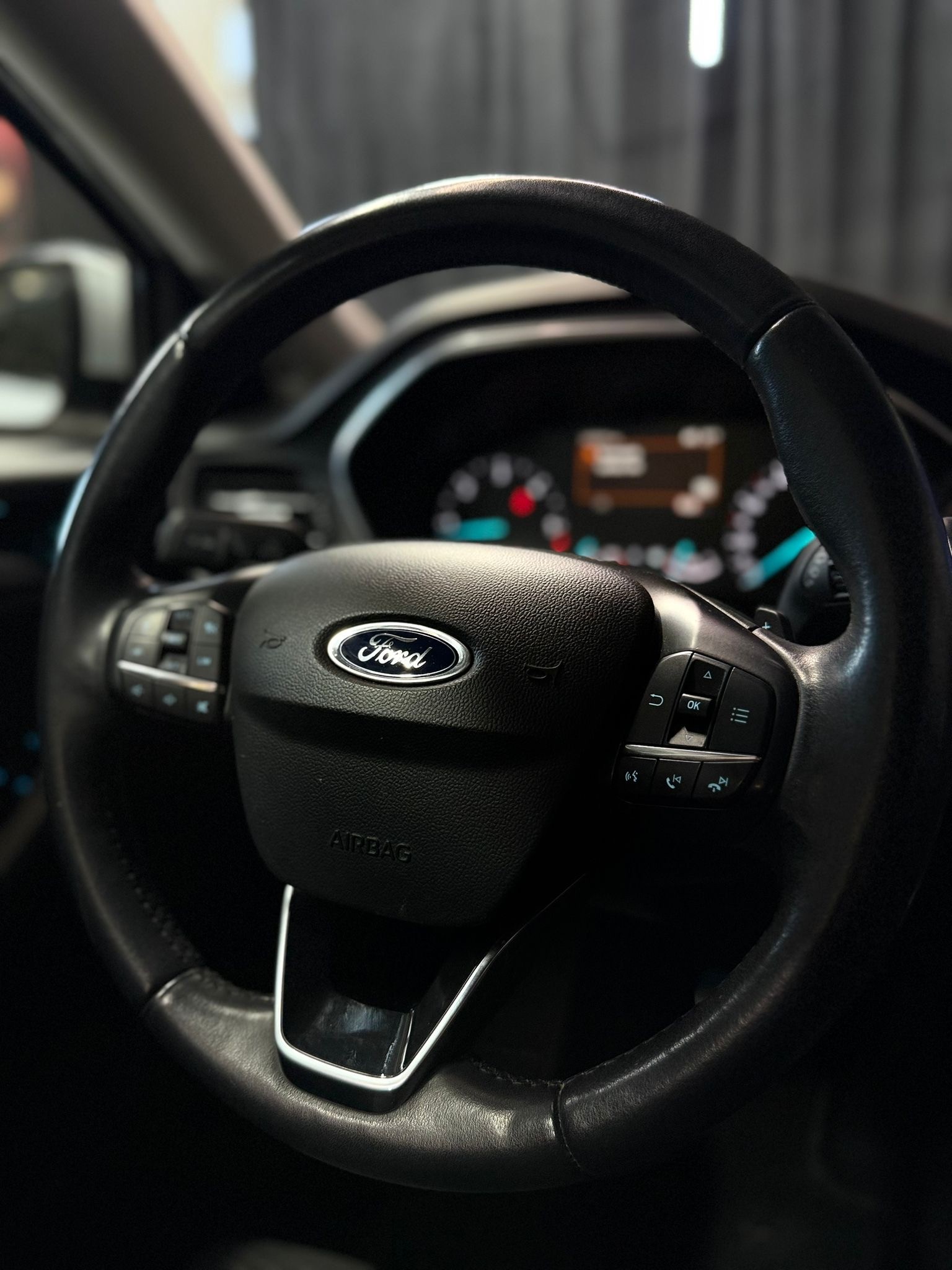 FORD Focus 1.5 TDCi Titanium Automatic / Bang & Olufsen / FahrerAssitenz / Top Ausstattung / AB MFK / Garantie-image-11