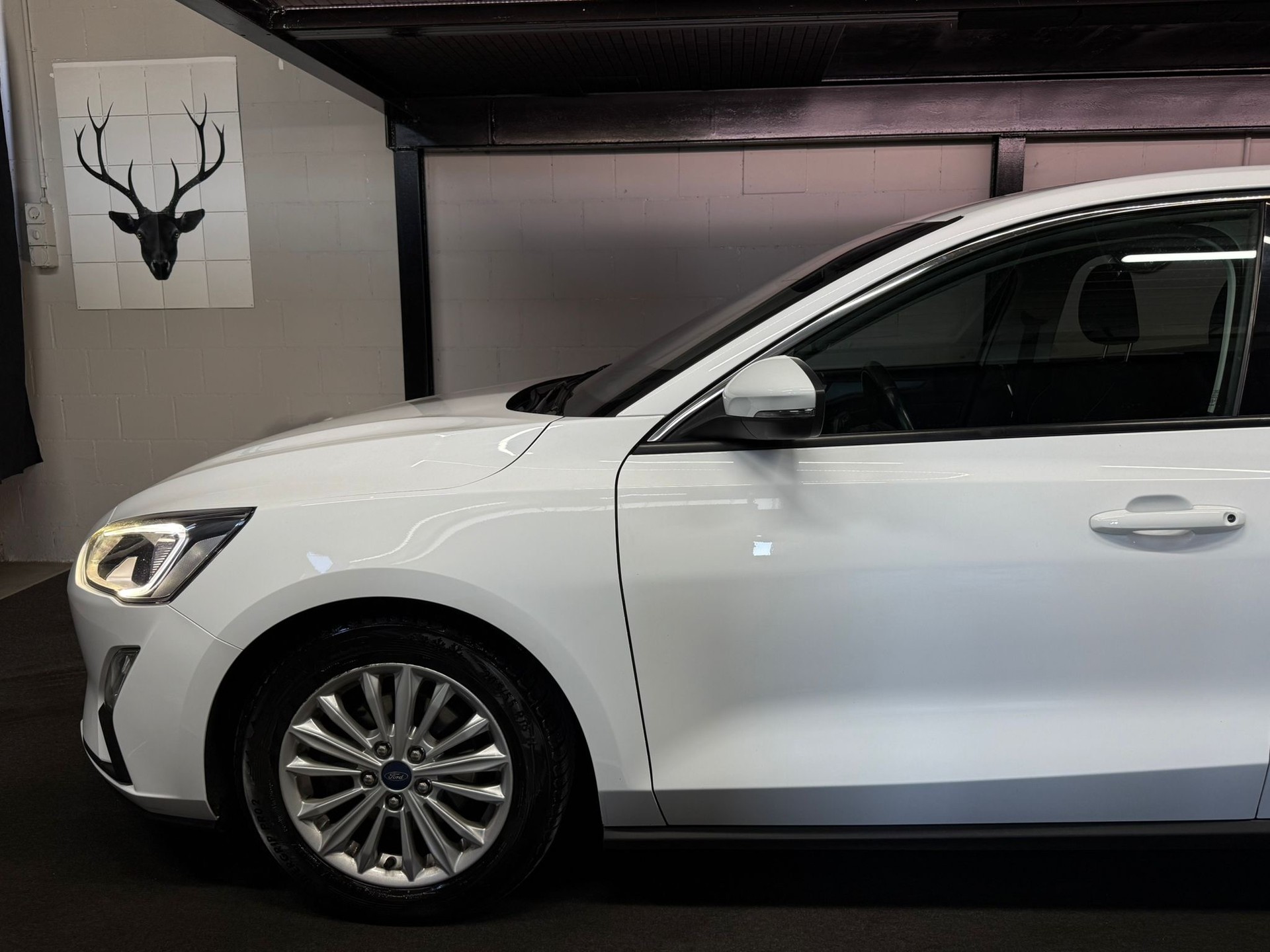 FORD Focus 1.5 TDCi Titanium Automatic / Bang & Olufsen / FahrerAssitenz / Top Ausstattung / AB MFK / Garantie-image-6