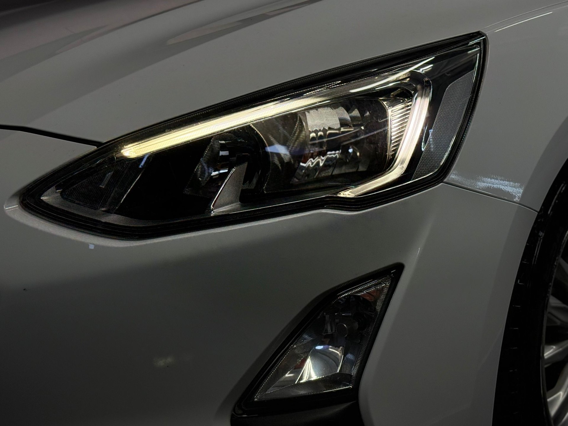 FORD Focus 1.5 TDCi Titanium Automatic / Bang & Olufsen / FahrerAssitenz / Top Ausstattung / AB MFK / Garantie-image-9