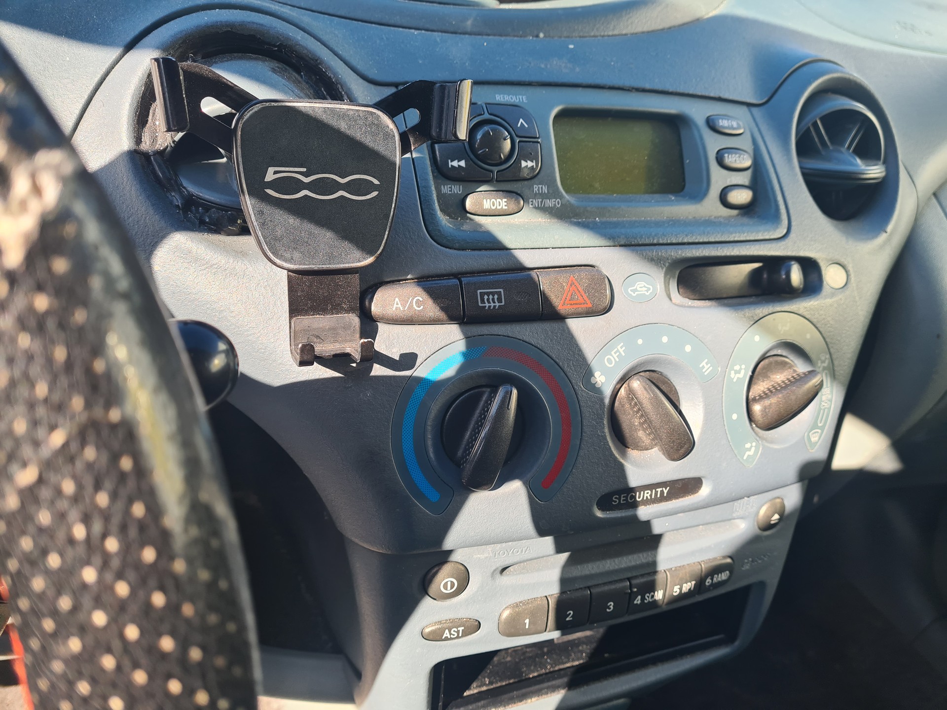 TOYOTA Yaris 1.3 Linea Sol-image-5