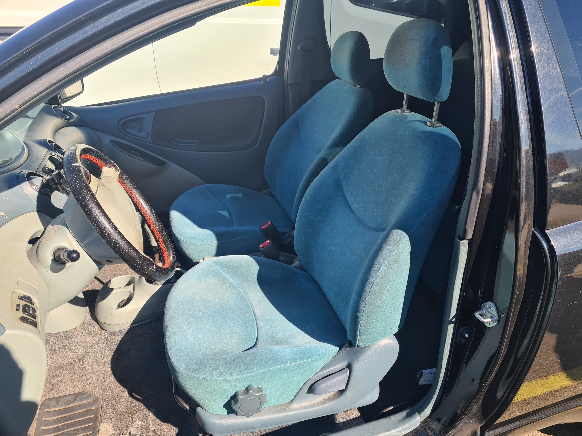 TOYOTA Yaris 1.3 Linea Sol-image-4