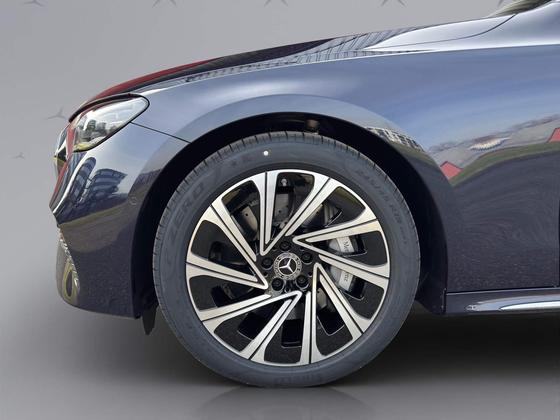 MERCEDES-BENZ E 220 d Avantgarde 4matic-image-2