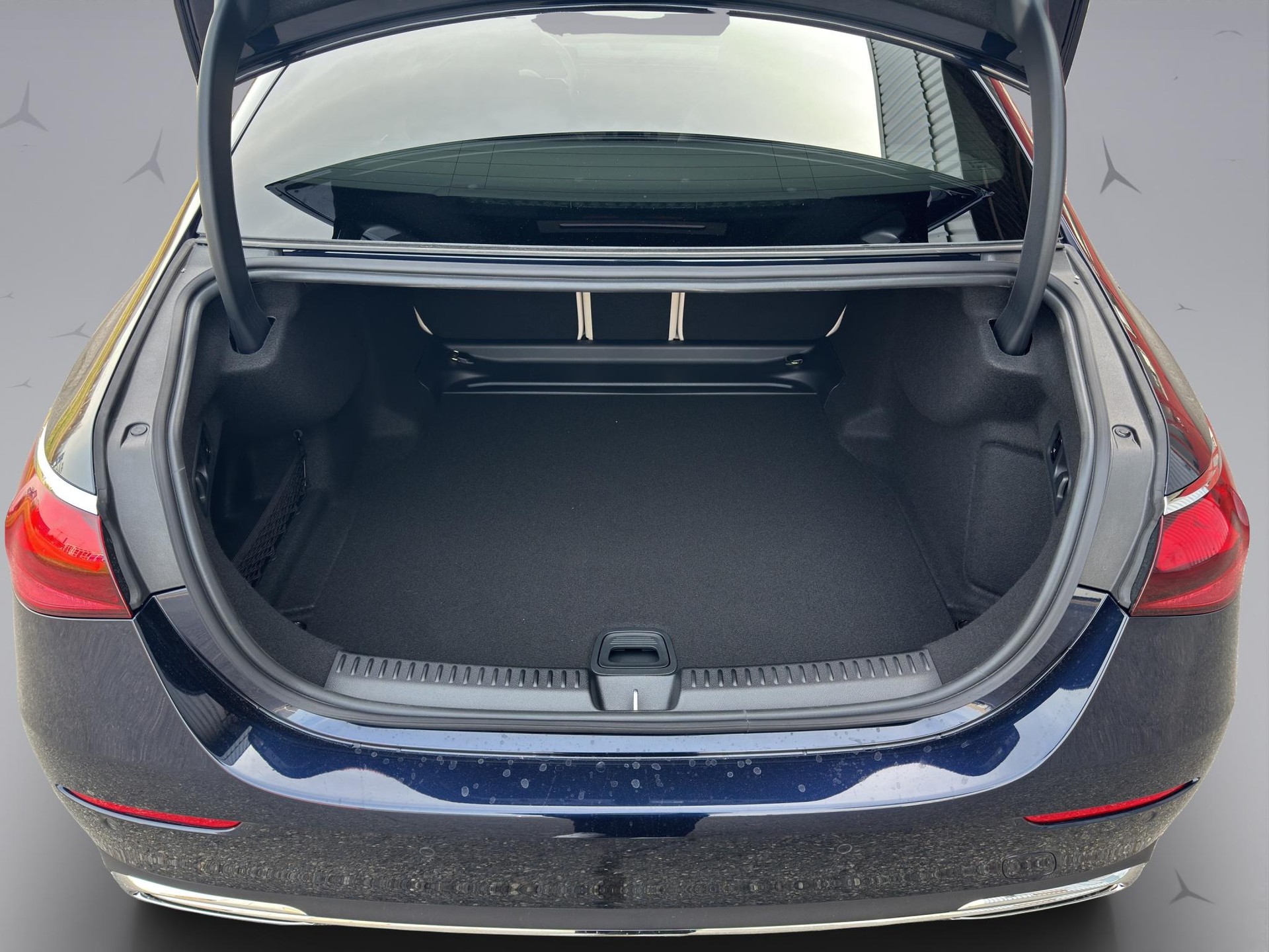 MERCEDES-BENZ E 220 d Avantgarde 4matic-image-18