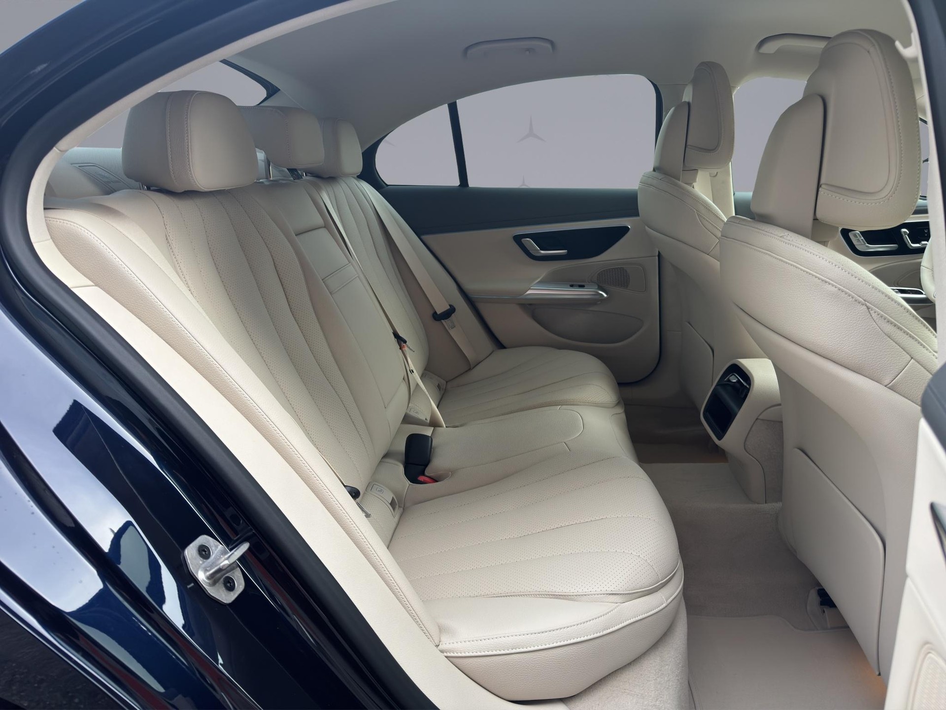 MERCEDES-BENZ E 220 d Avantgarde 4matic-image-17