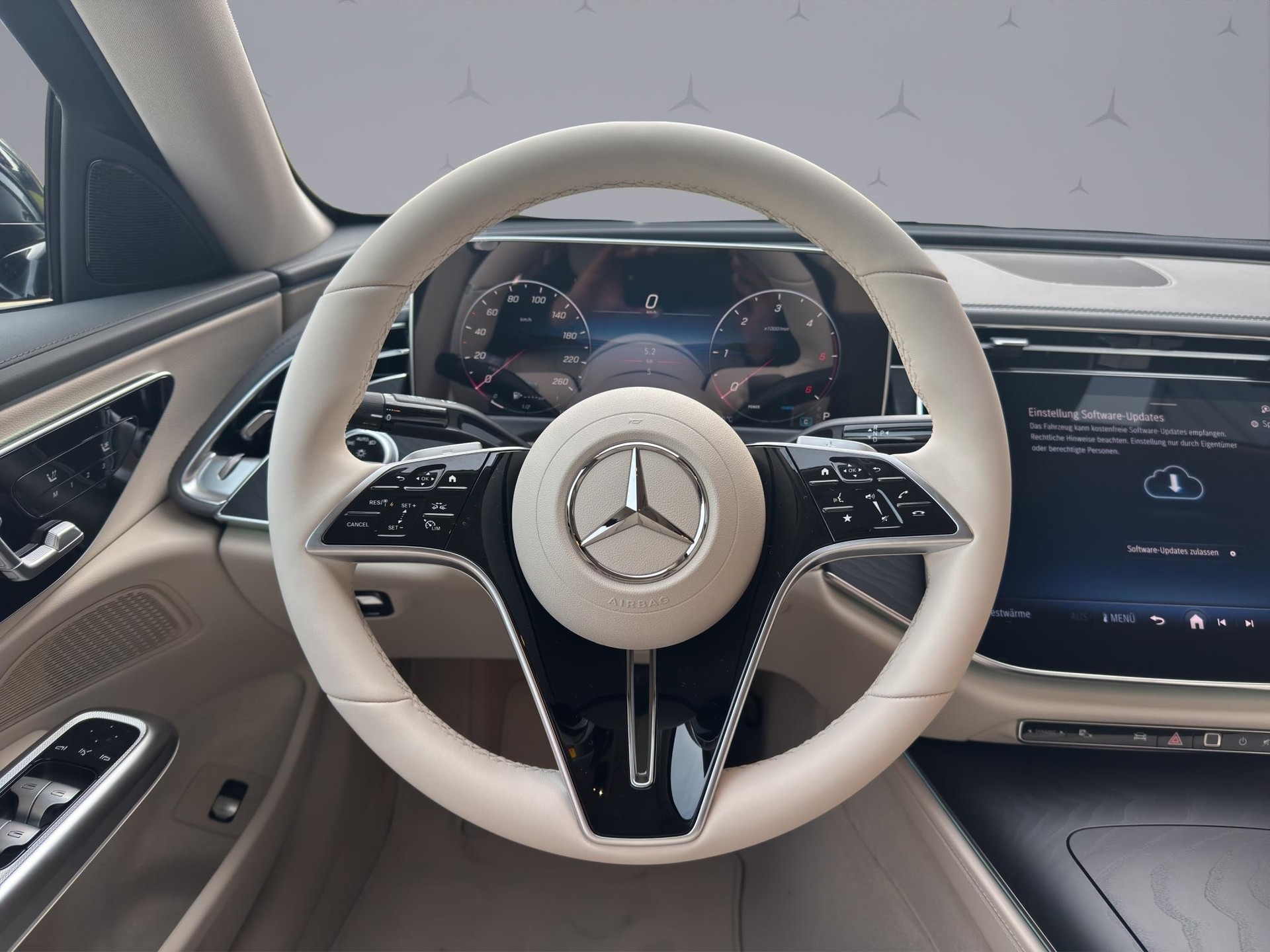 MERCEDES-BENZ E 220 d Avantgarde 4matic-image-11