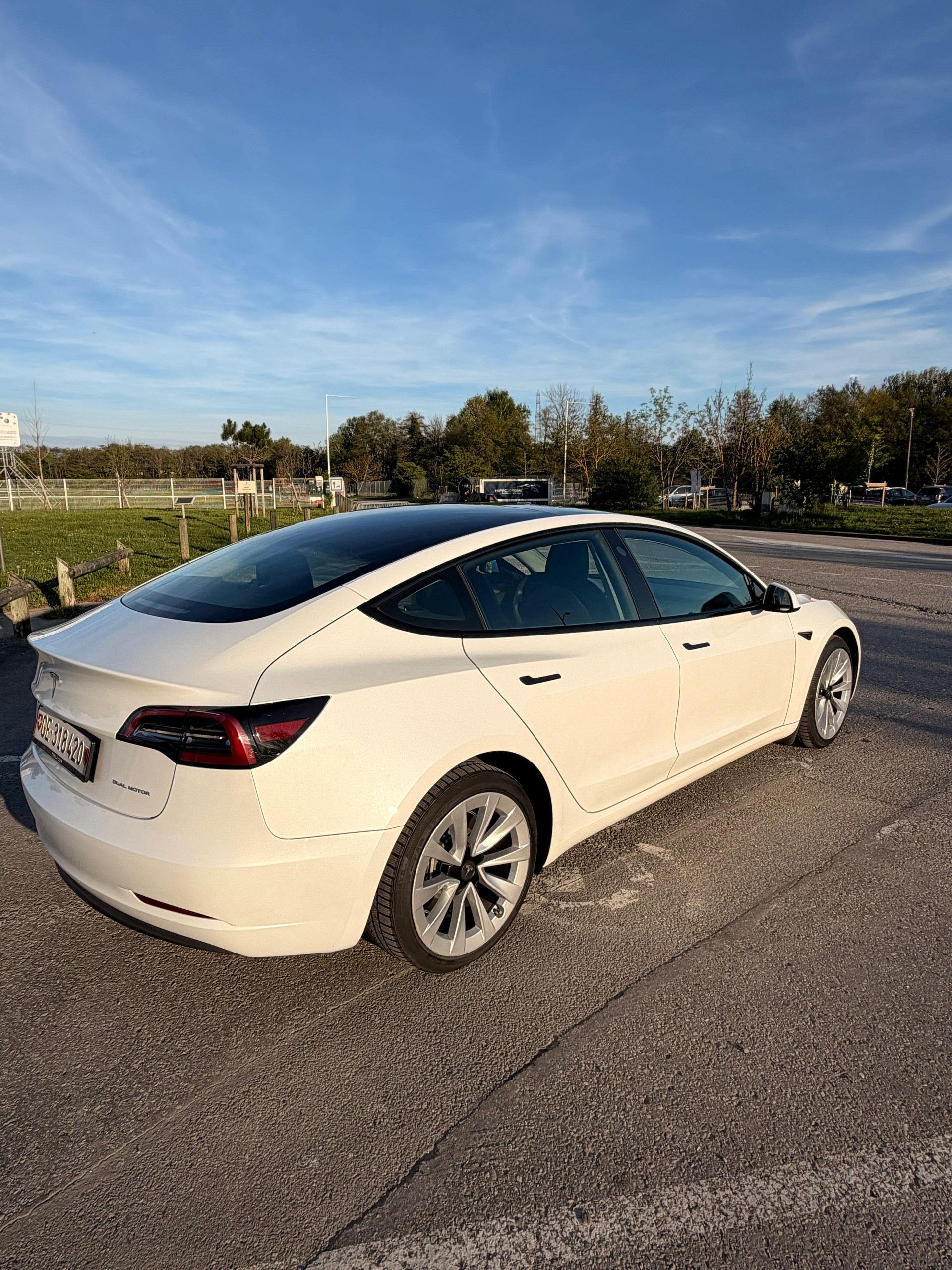 TESLA Model 3 Long Range Dual Motor AWD-image-15