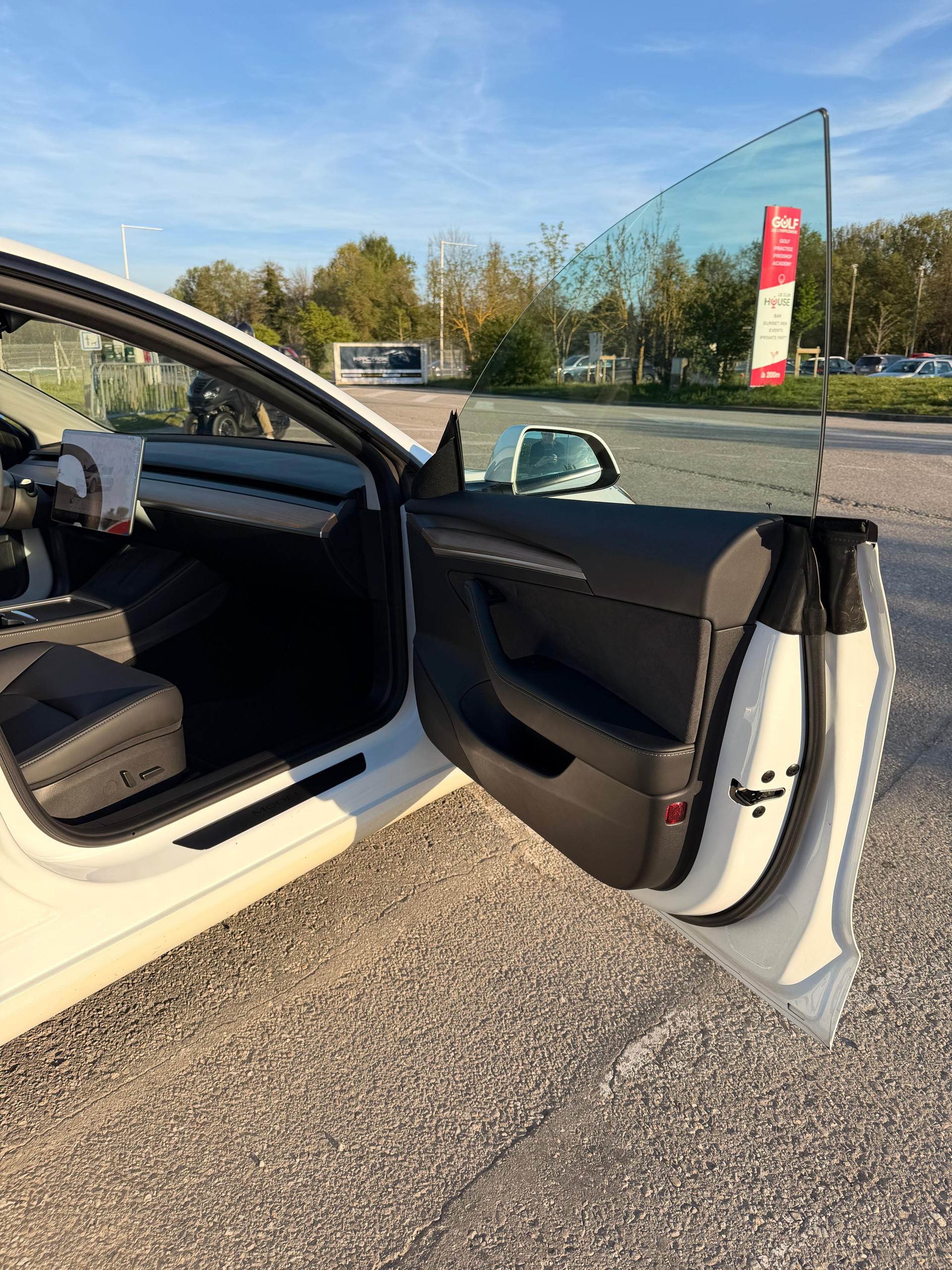 TESLA Model 3 Long Range Dual Motor AWD-image-16