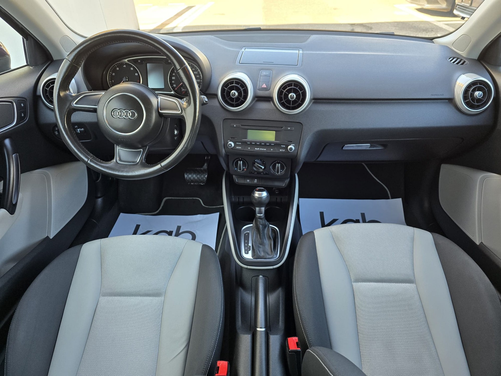 AUDI A1 1.4 TFSI Attraction S-tronic-image-2