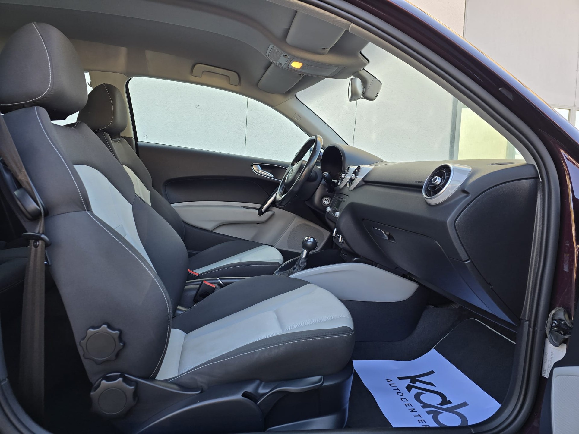 AUDI A1 1.4 TFSI Attraction S-tronic-image-14