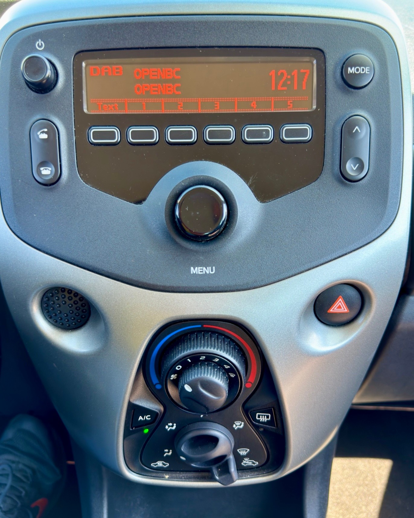 PEUGEOT 108 1.0 VTi Allure Top Automat-image-15