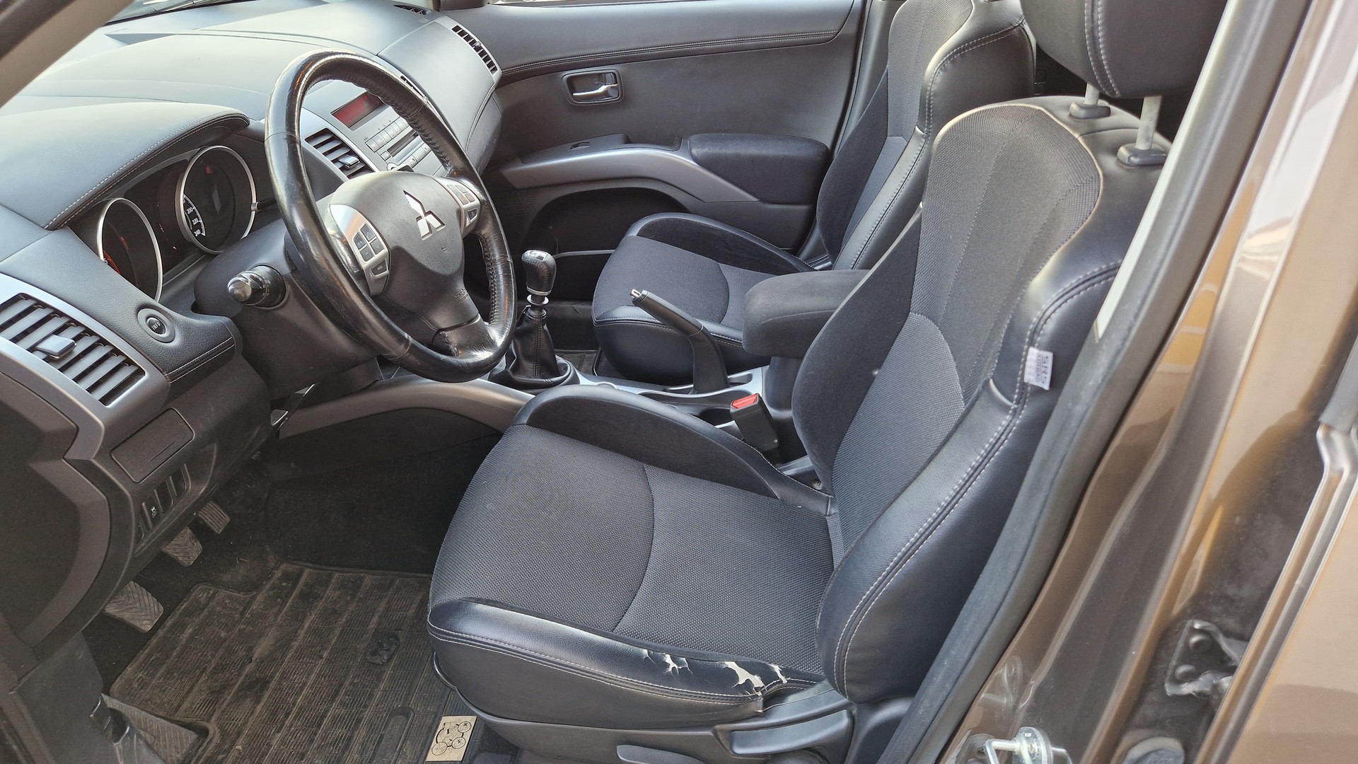 MITSUBISHI Outlander 2.2 DID Invite 4WD-image-13