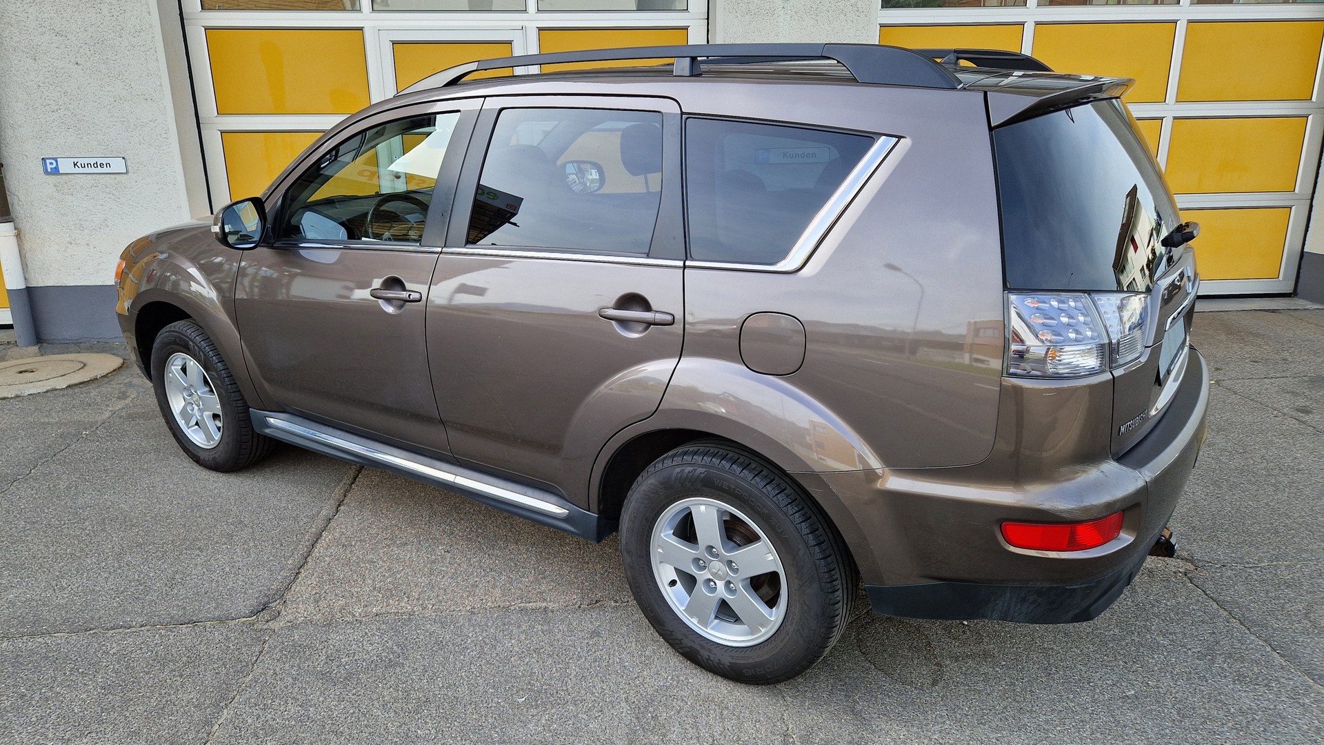 MITSUBISHI Outlander 2.2 DID Invite 4WD-image-4
