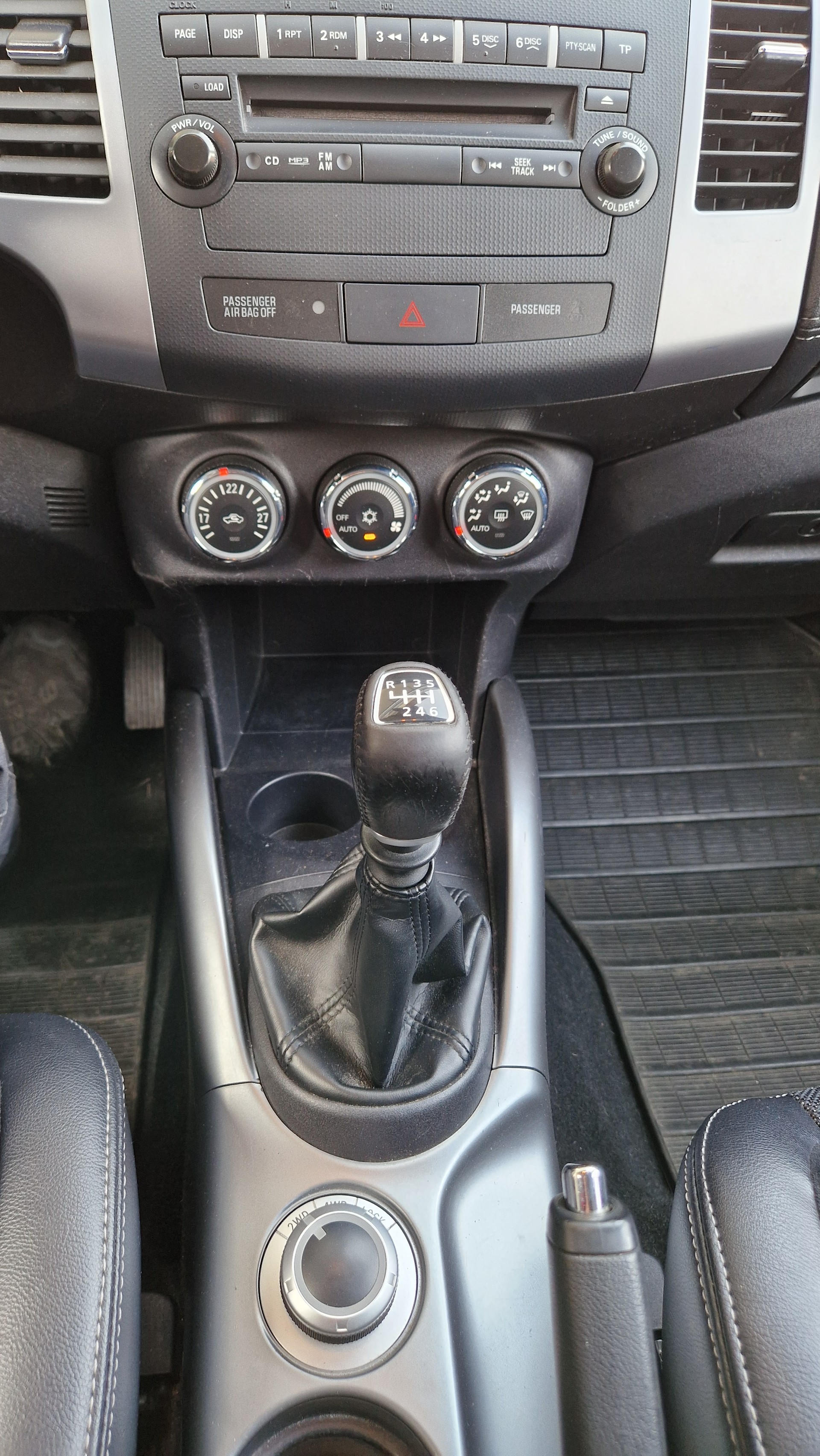 MITSUBISHI Outlander 2.2 DID Invite 4WD-image-12