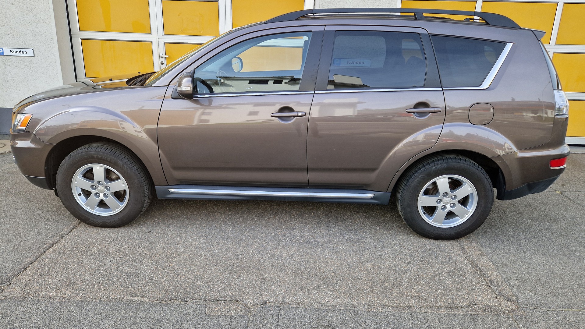 MITSUBISHI Outlander 2.2 DID Invite 4WD-image-3