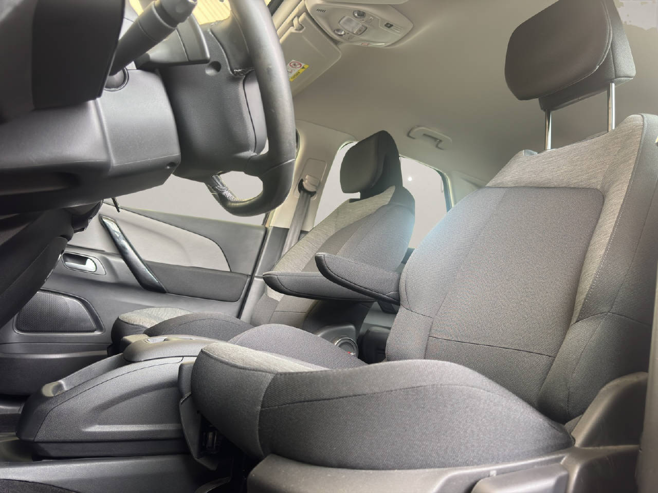 CITROEN C4 Picasso 1.2 PureTech 130PS Shine Automat-image-12