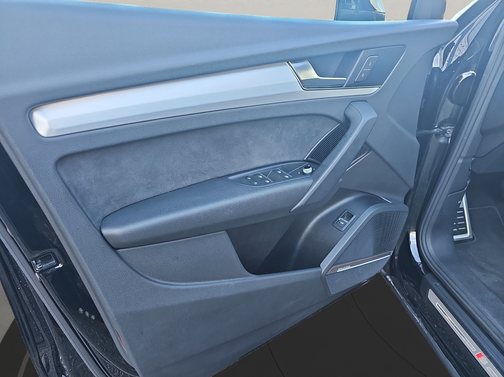 AUDI Q5 2.0 40 TDI S Line quattro S-Tronic-image-12
