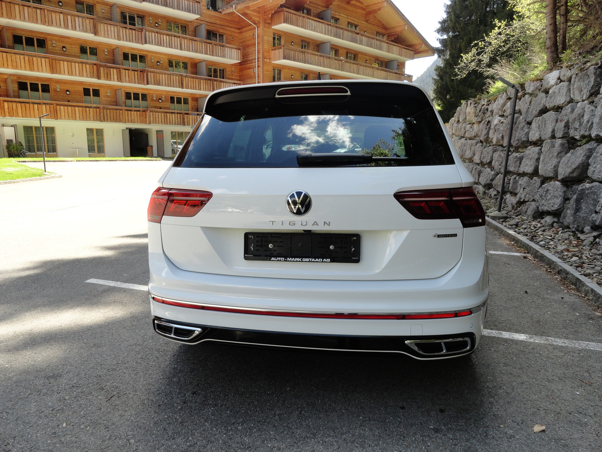 VW Tiguan 2.0TSI R-Line 4Motion DSG-showroom-element-3