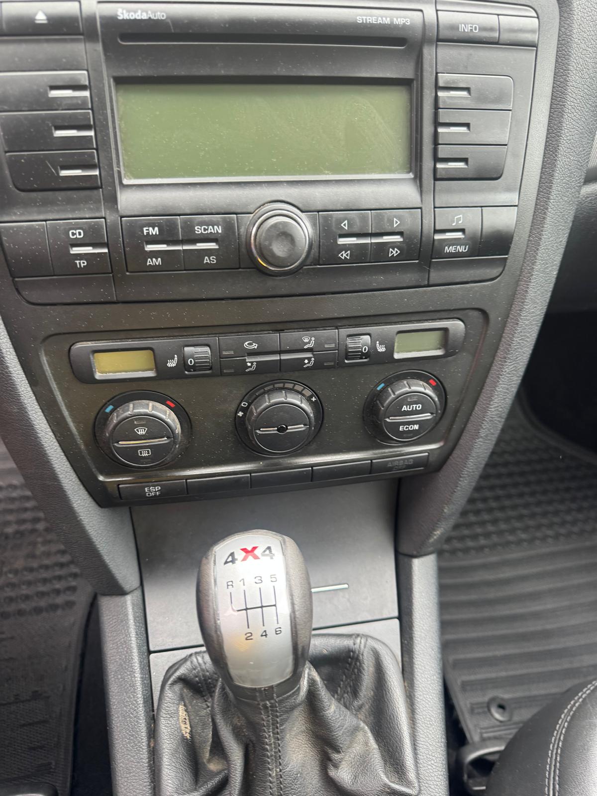 SKODA Octavia 2.0 TDI Swiss Adventure 4x4-image-6