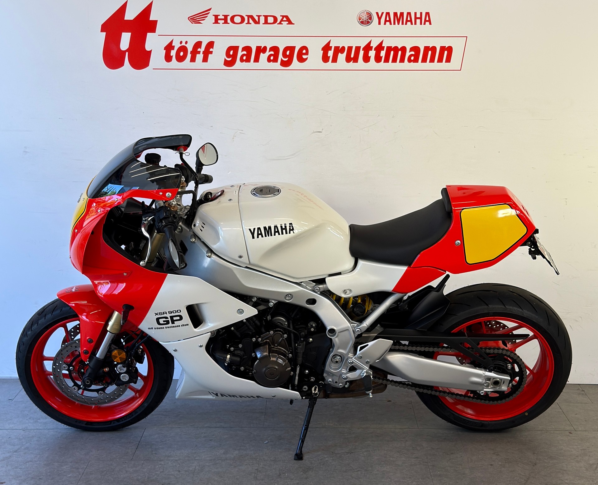 YAMAHA XSR 900 GP-showroom-element-1