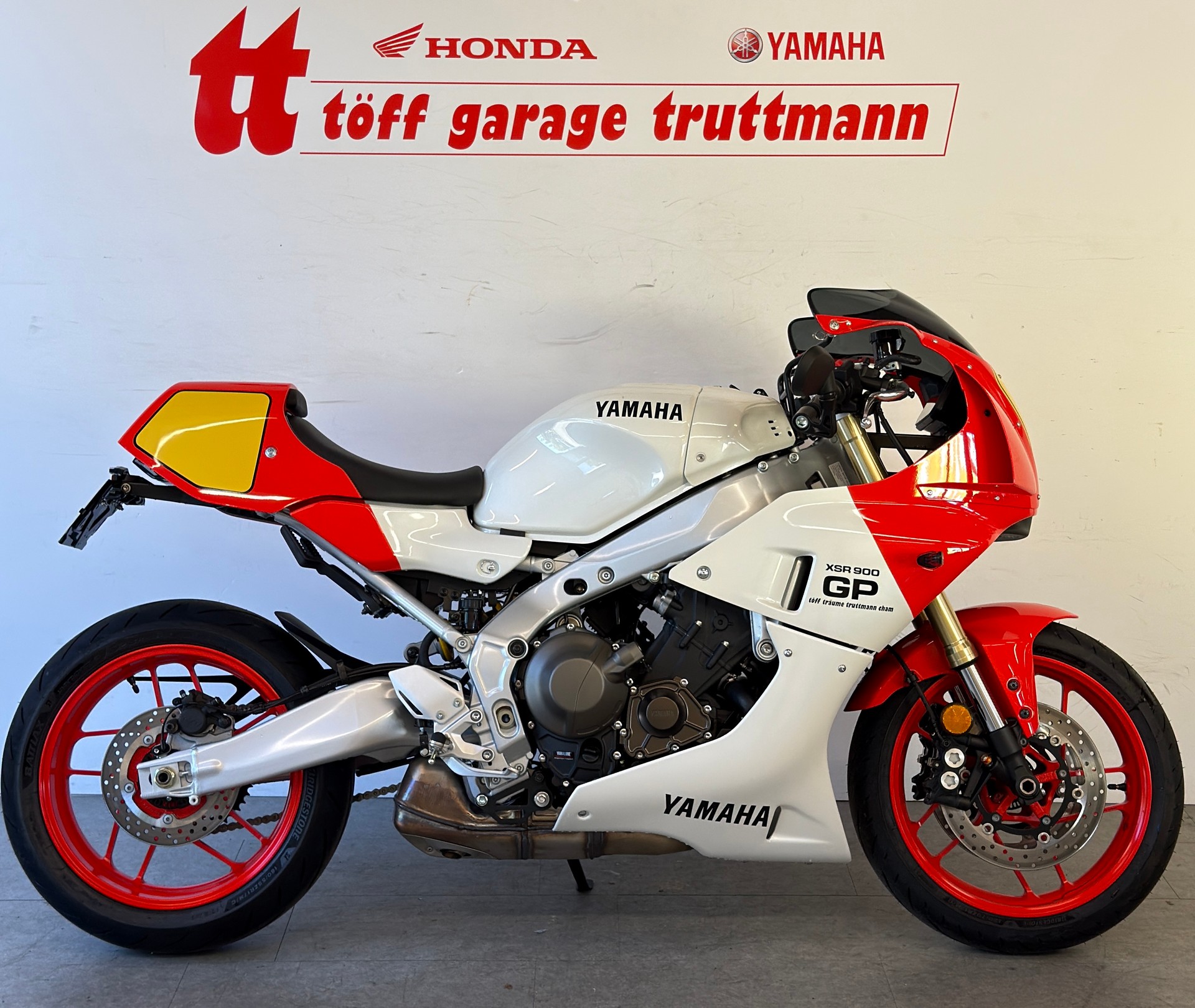 YAMAHA XSR 900 GP