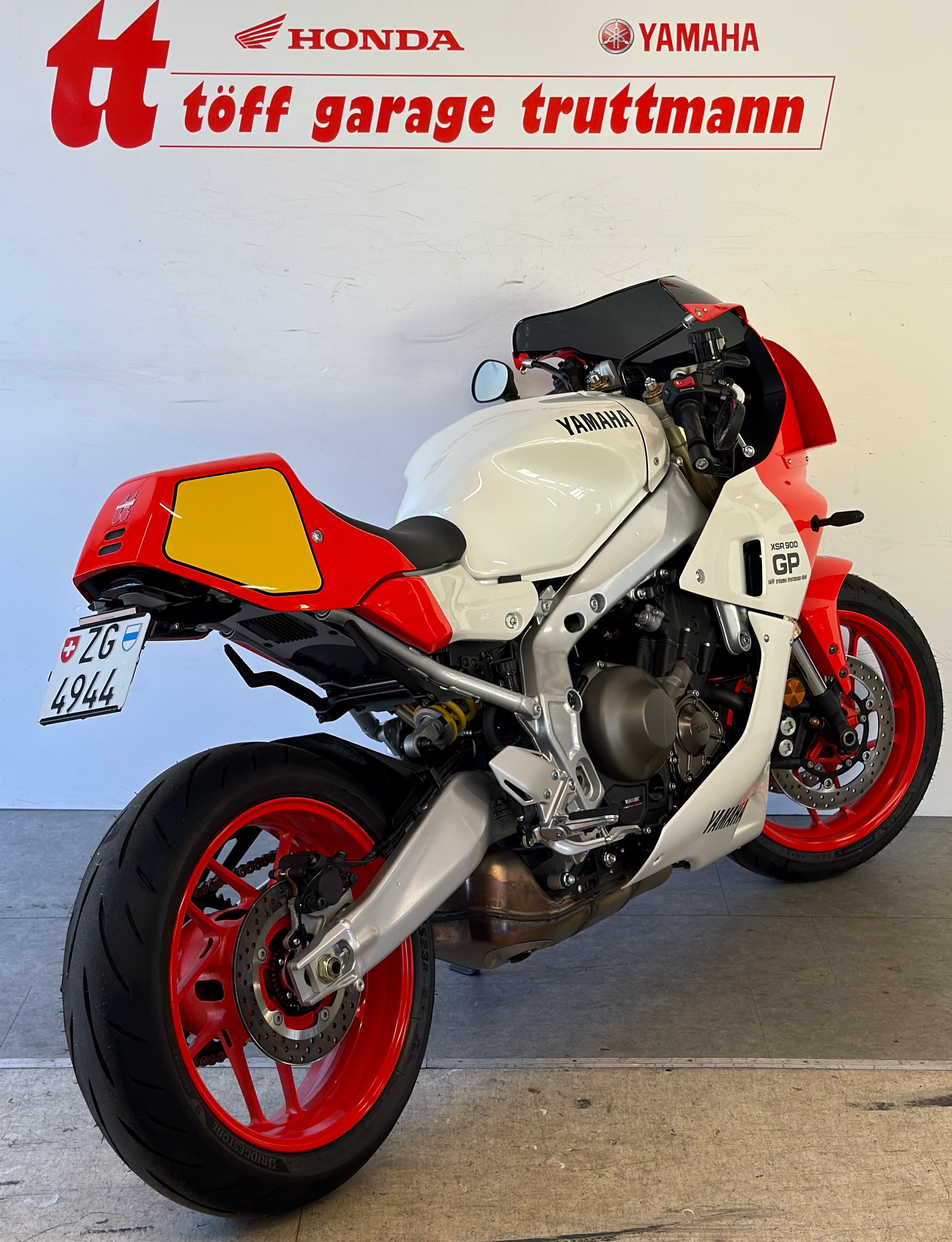 YAMAHA XSR 900 GP-showroom-element-3