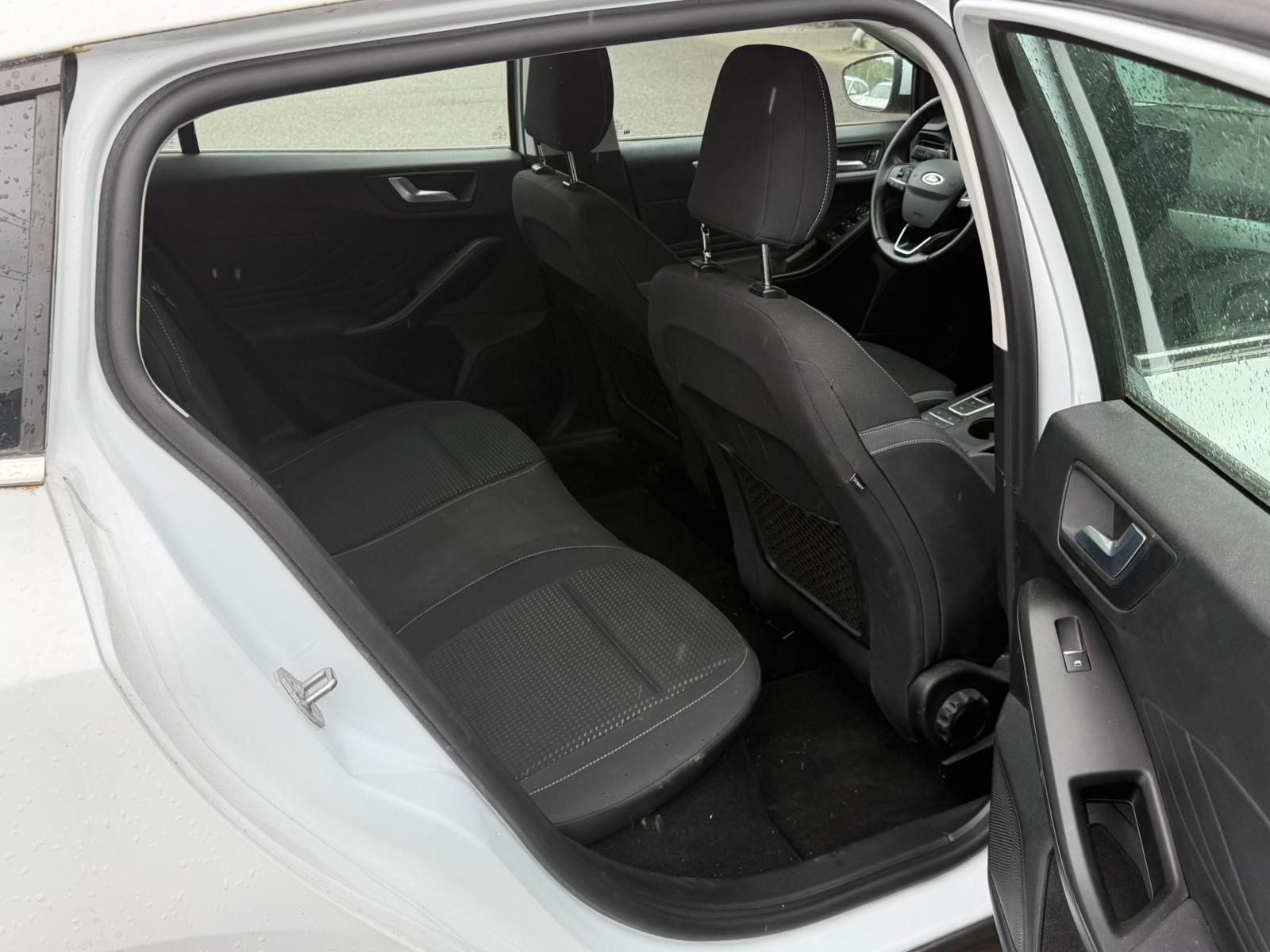FORD Focus 1.0 SCTi Trend+ Automatic-image-8