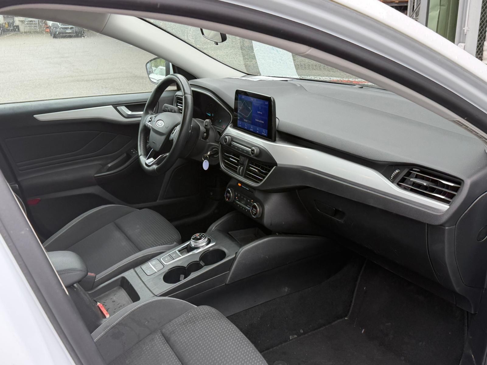 FORD Focus 1.0 SCTi Trend+ Automatic-image-11
