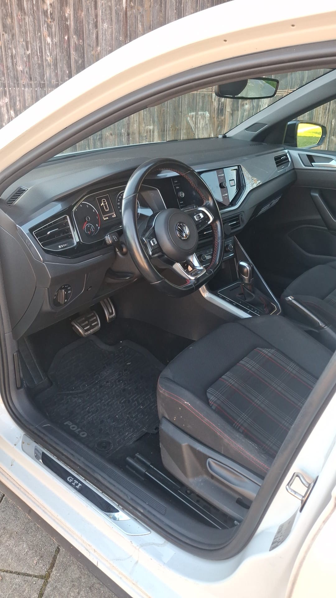 VW Polo 2.0 TSI GTI DSG-image-10