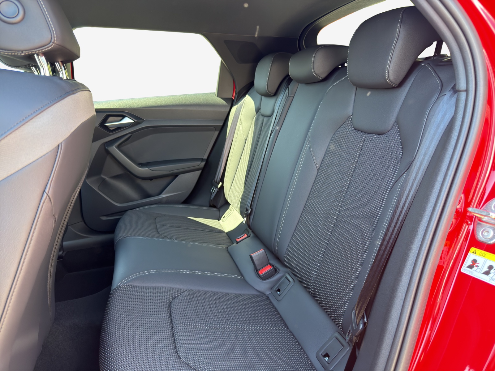 AUDI A1 Sportback 30 TFSI S Line Attraction S-tronic-image-15