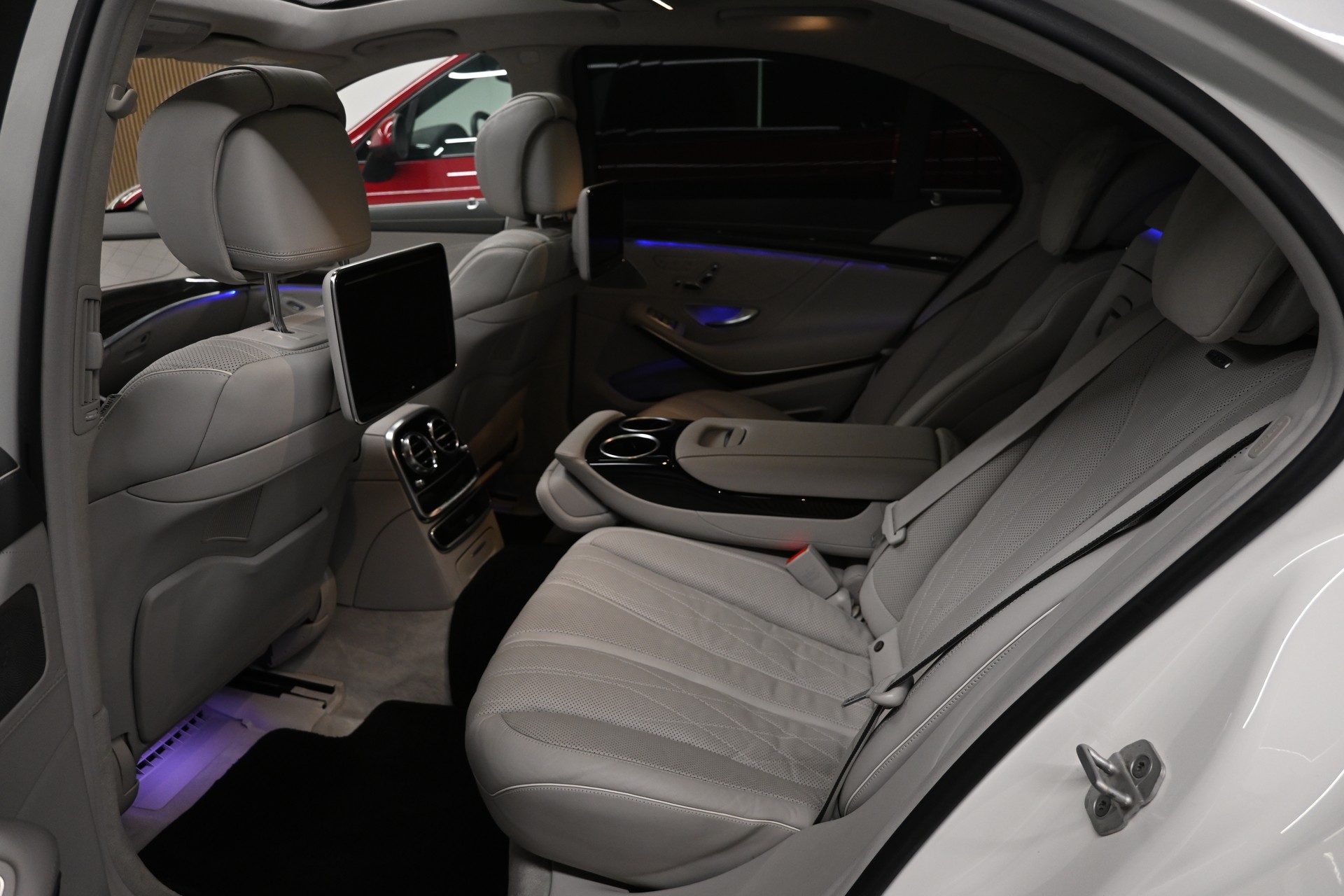 MERCEDES-BENZ S 63 AMG L 4Matic Speedshift *Chauffeur Paket*-image-17