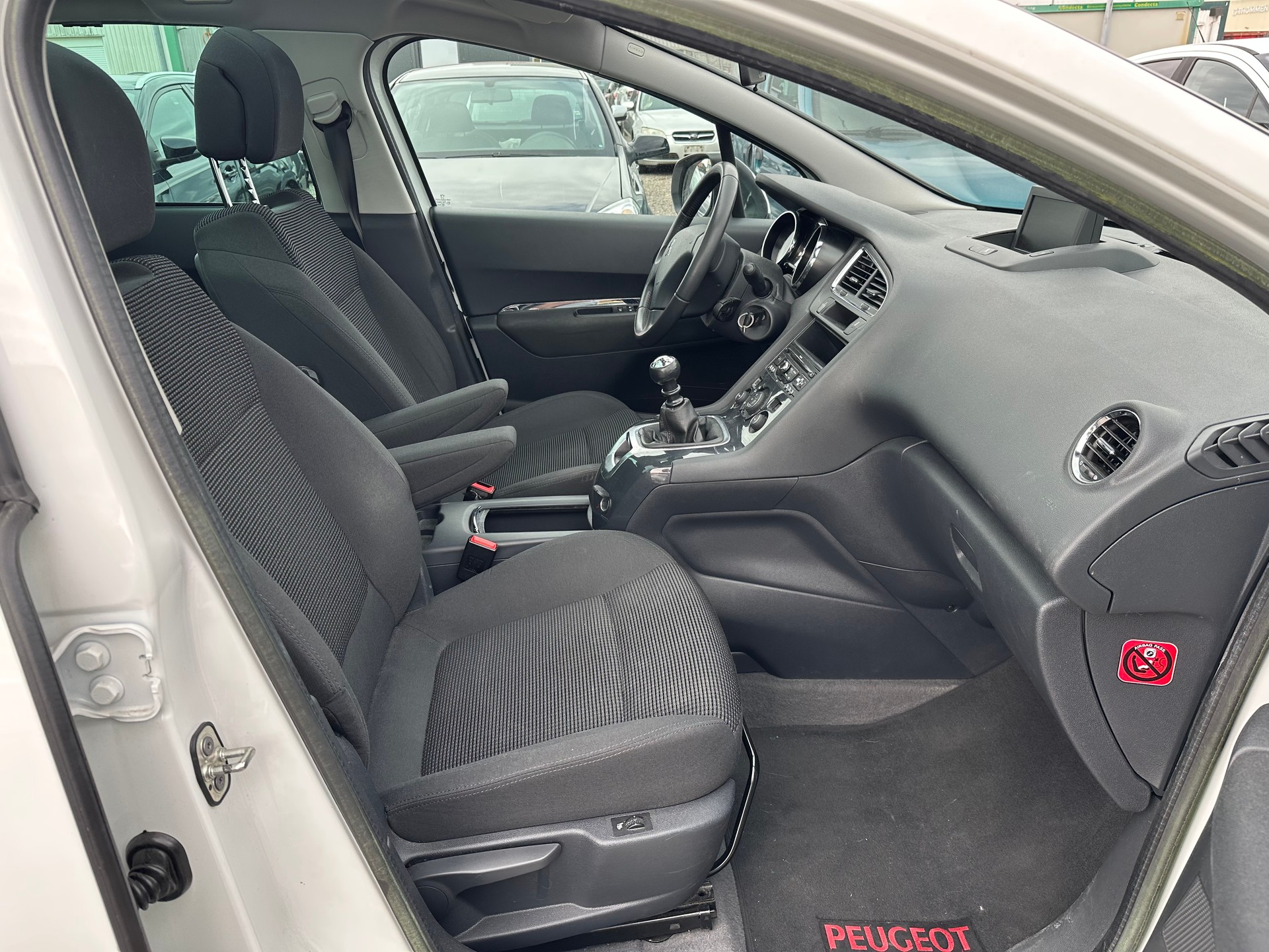 PEUGEOT 5008 2.0 HDI Allure-image-5