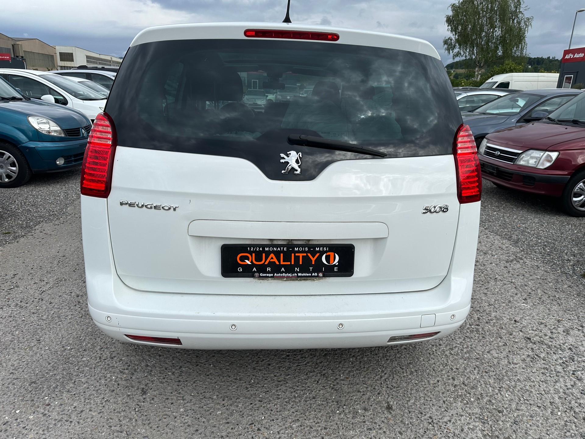 PEUGEOT 5008 2.0 HDI Allure-image-3