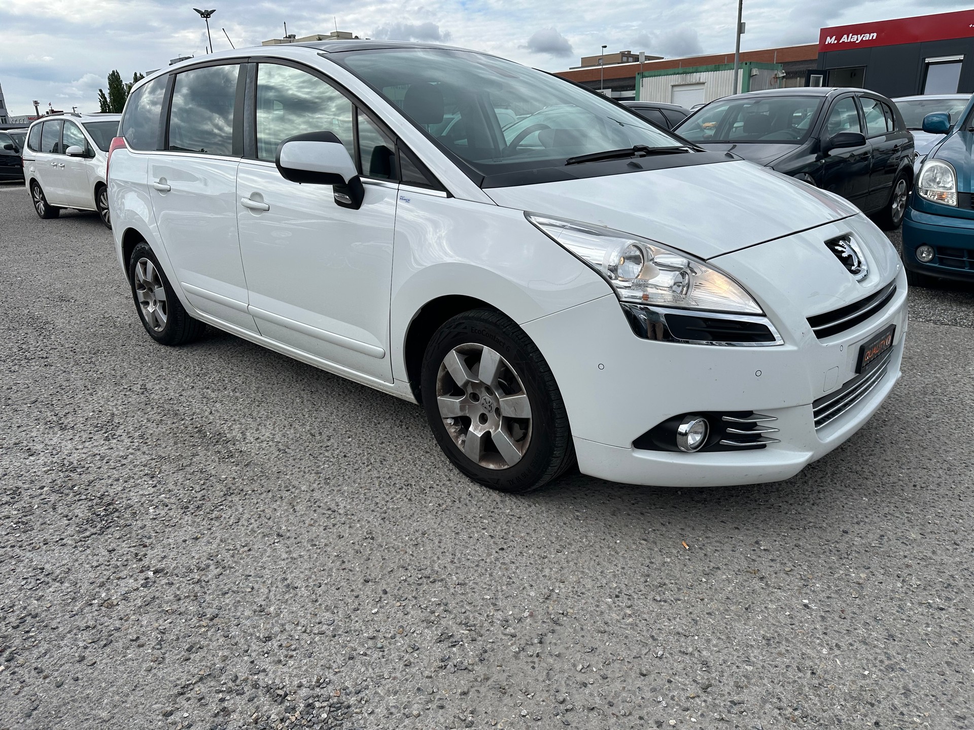 PEUGEOT 5008 2.0 HDI Allure-image-1