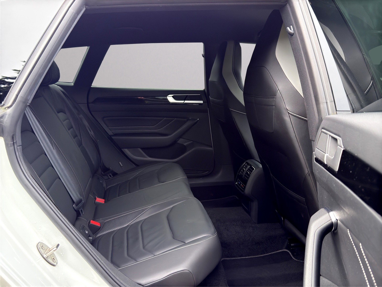 VW Arteon SB 2.0 TDI R-Line 4Motion DSG-image-12