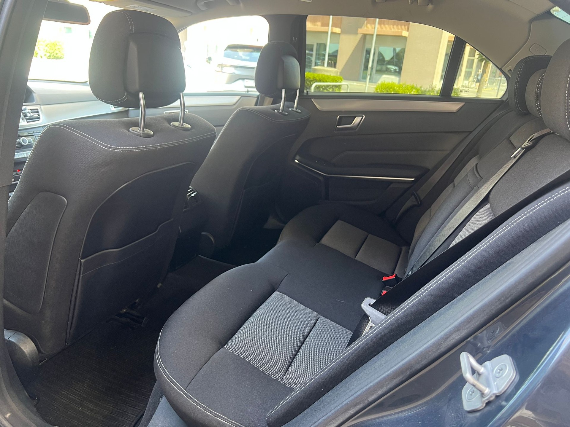 MERCEDES-BENZ E 200 7G-Tronic-image-18