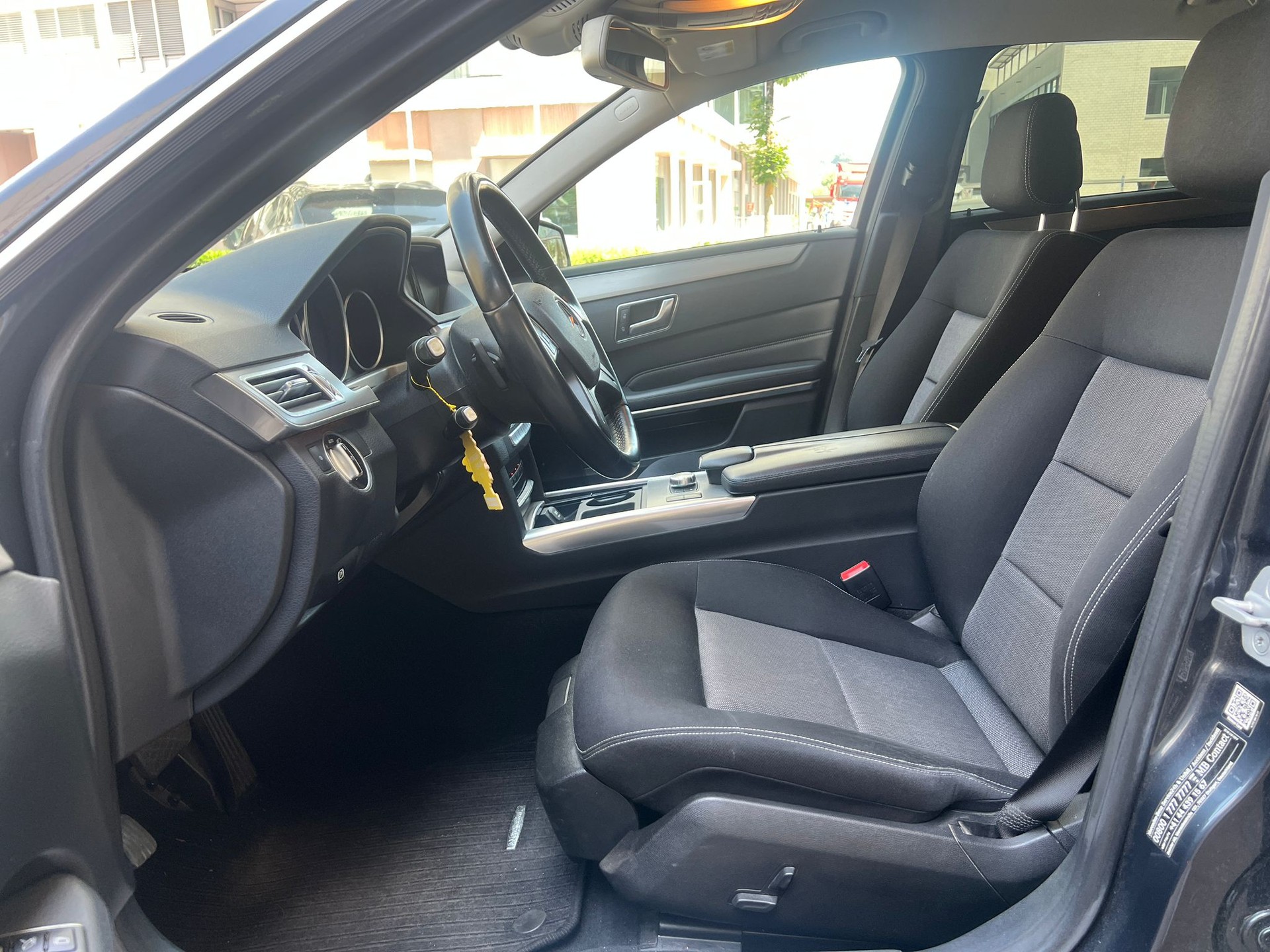 MERCEDES-BENZ E 200 7G-Tronic-image-14