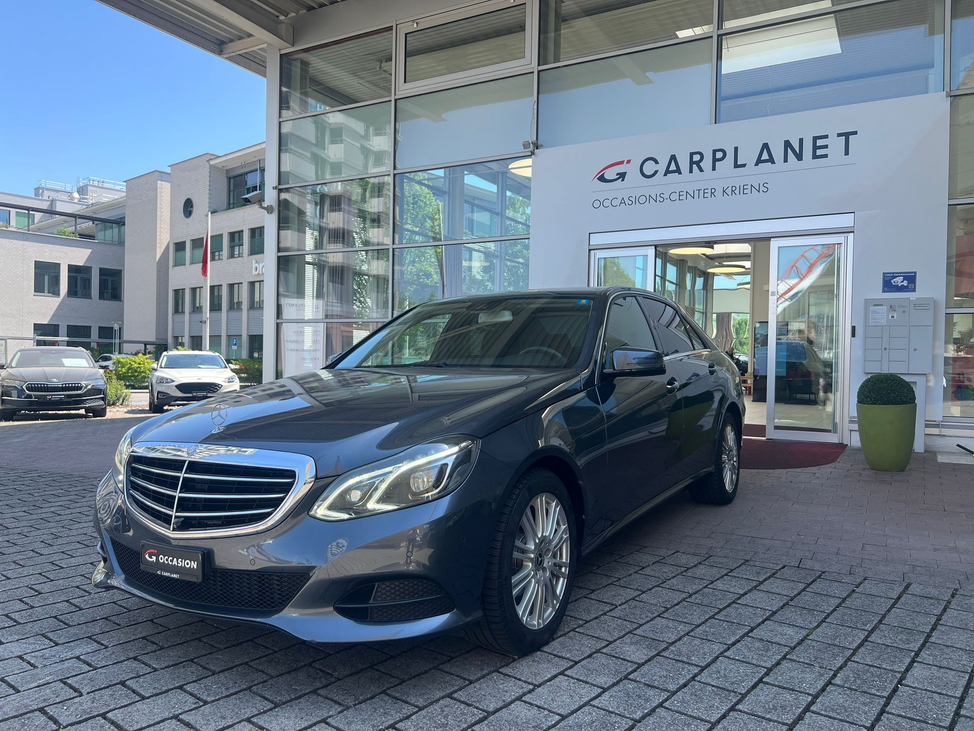 MERCEDES-BENZ E 200 7G-Tronic-image-4