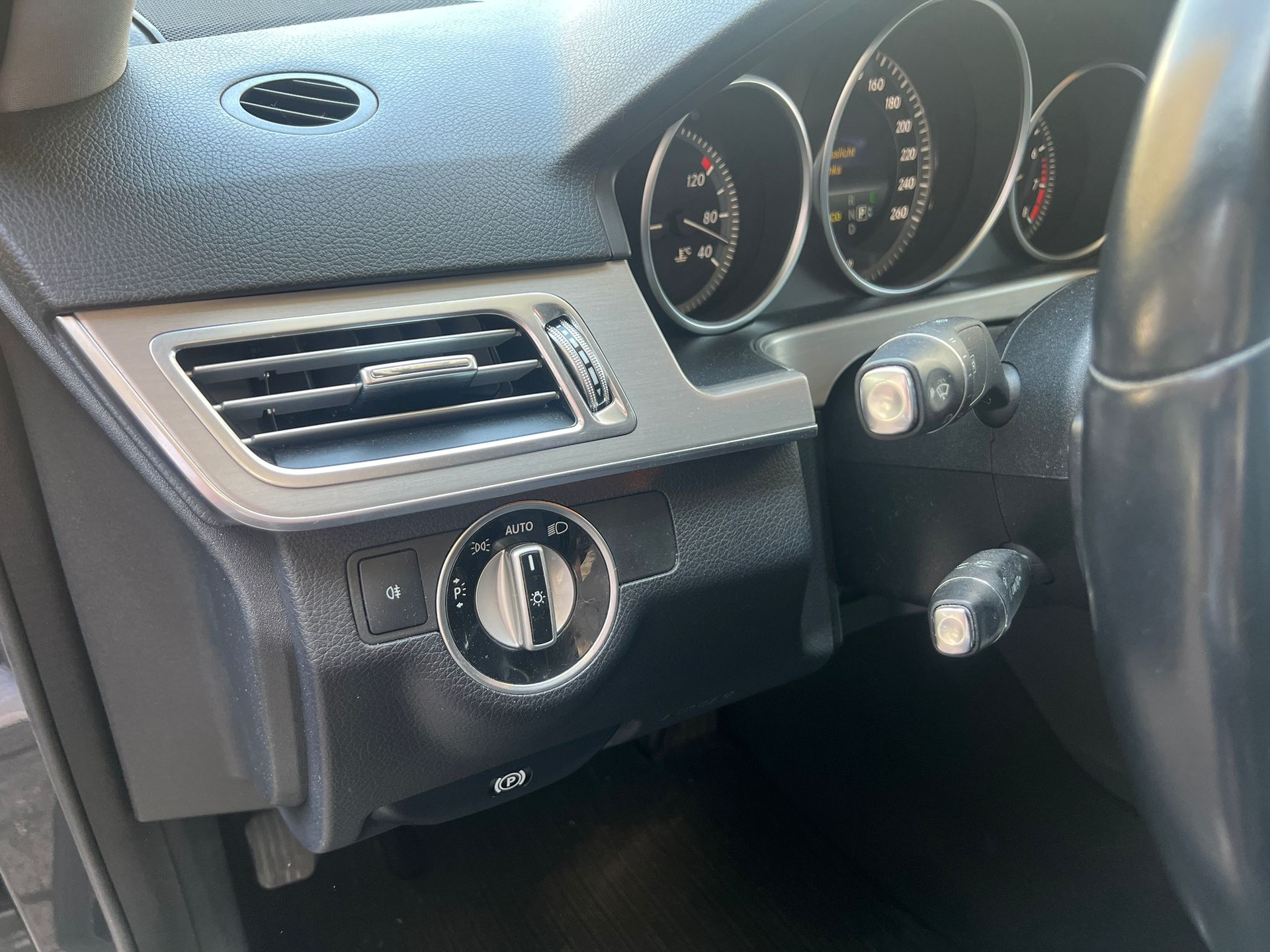 MERCEDES-BENZ E 200 7G-Tronic-image-21