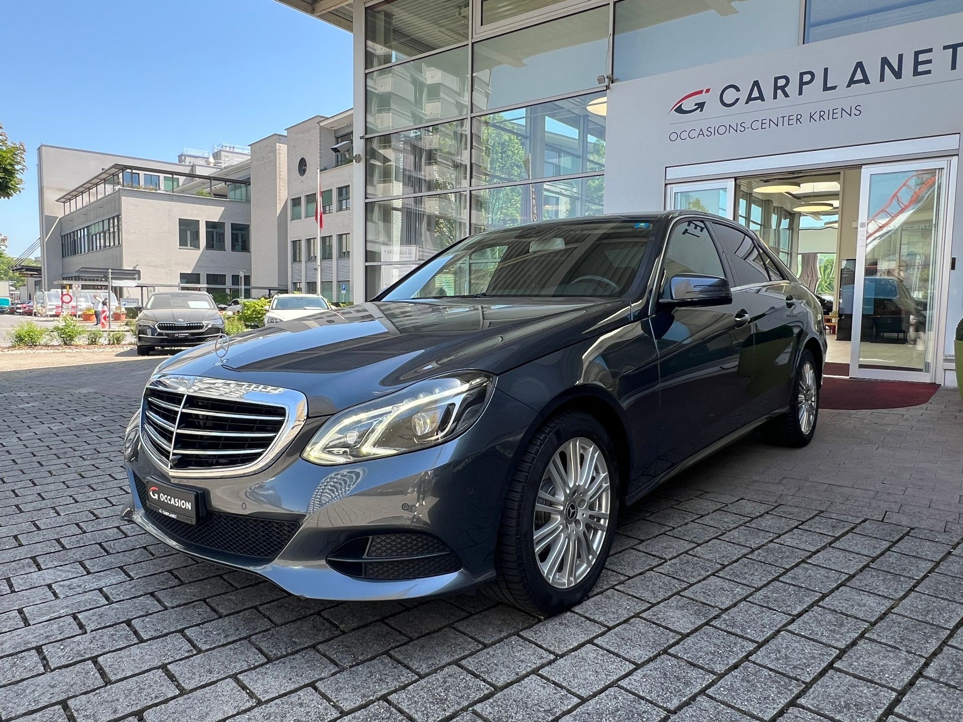 MERCEDES-BENZ E 200 7G-Tronic-image-6