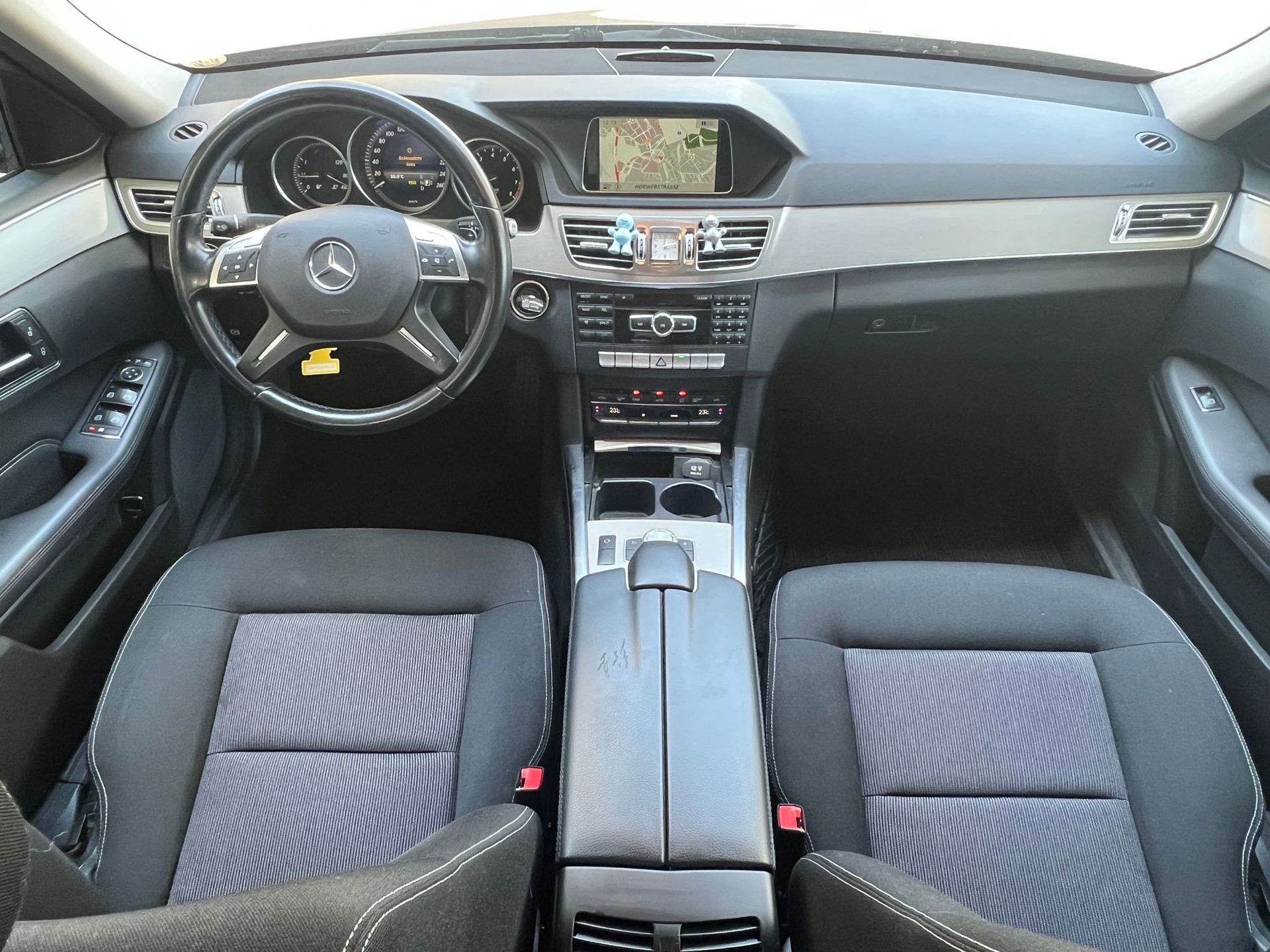 MERCEDES-BENZ E 200 7G-Tronic-image-17