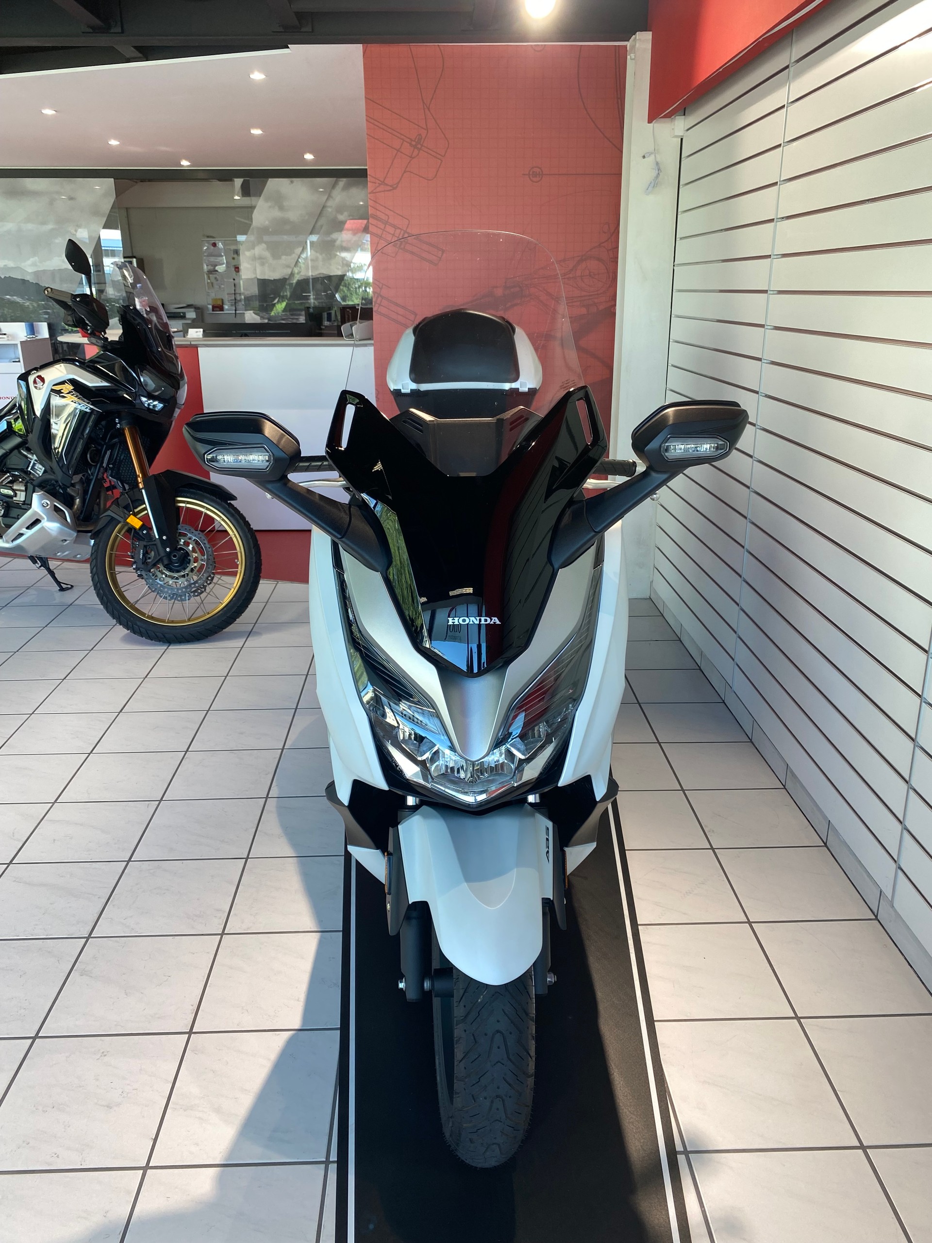 HONDA NSS 300 Forza ABS-showroom-element-2