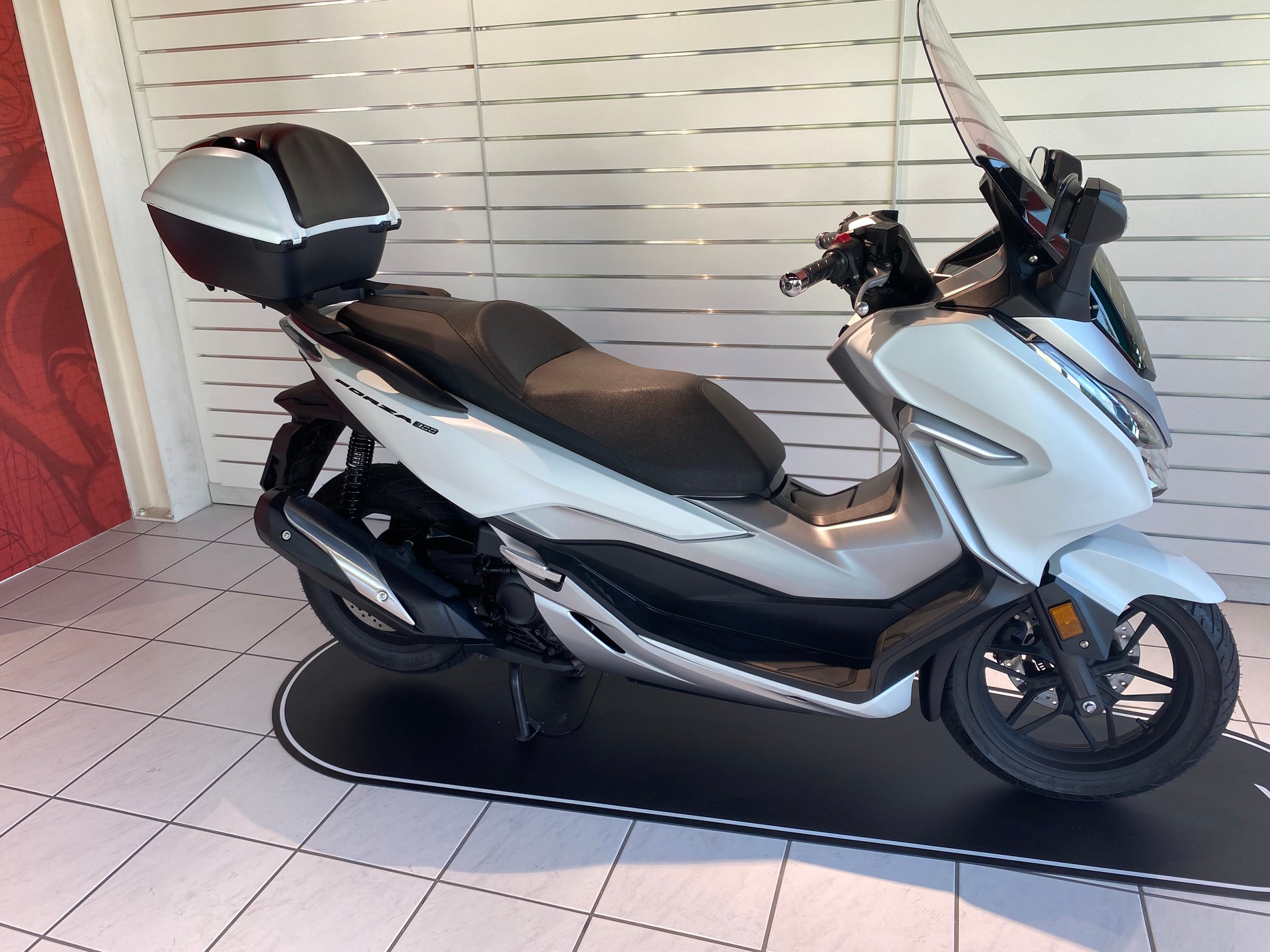 HONDA NSS 300 Forza ABS-showroom-element-1