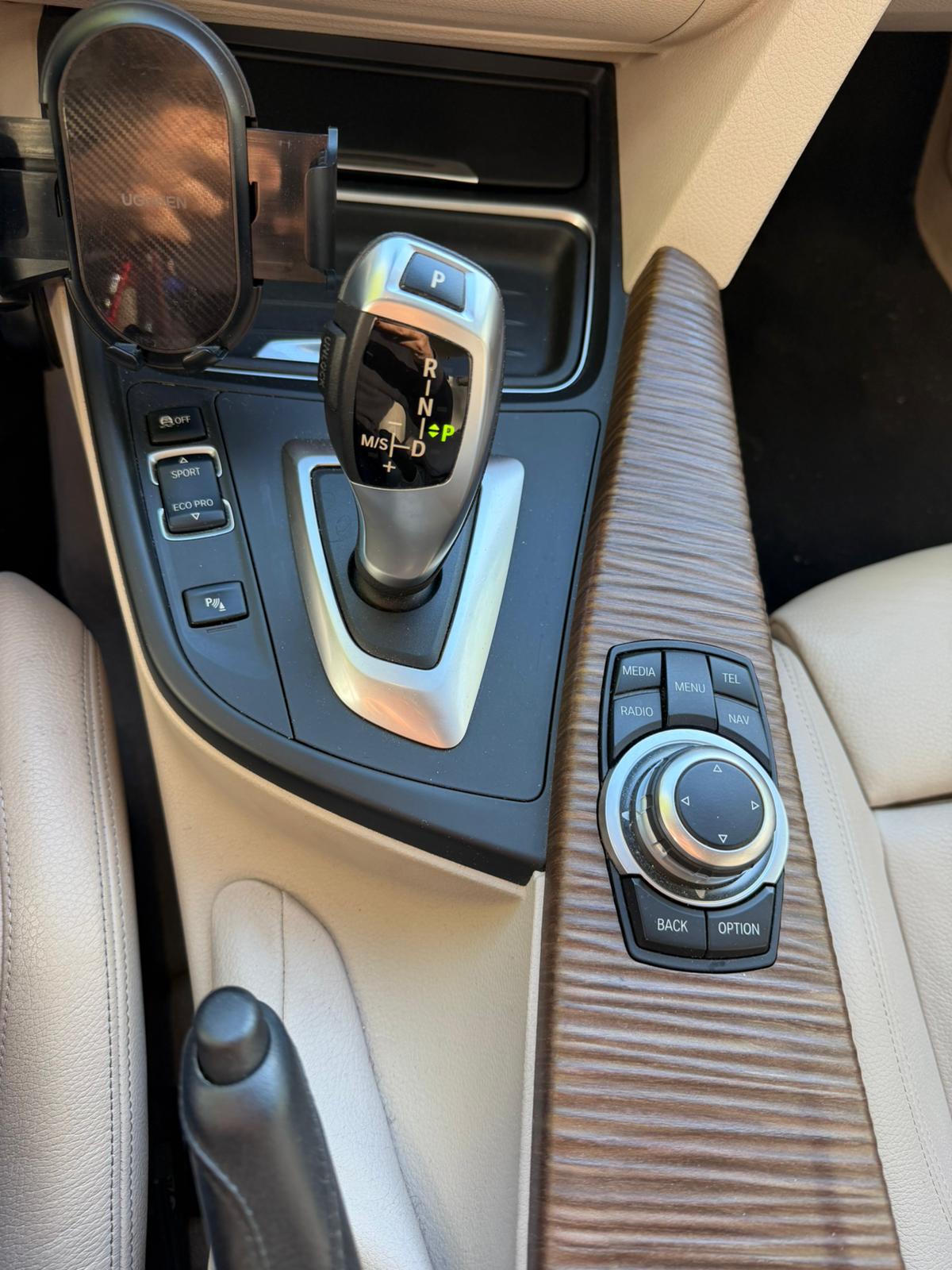 BMW 328i-image-5