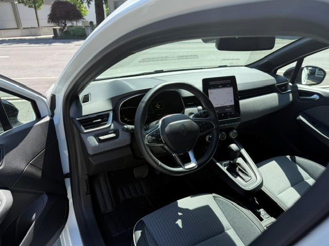 RENAULT Clio 1.6 E-Tech techno-image-4
