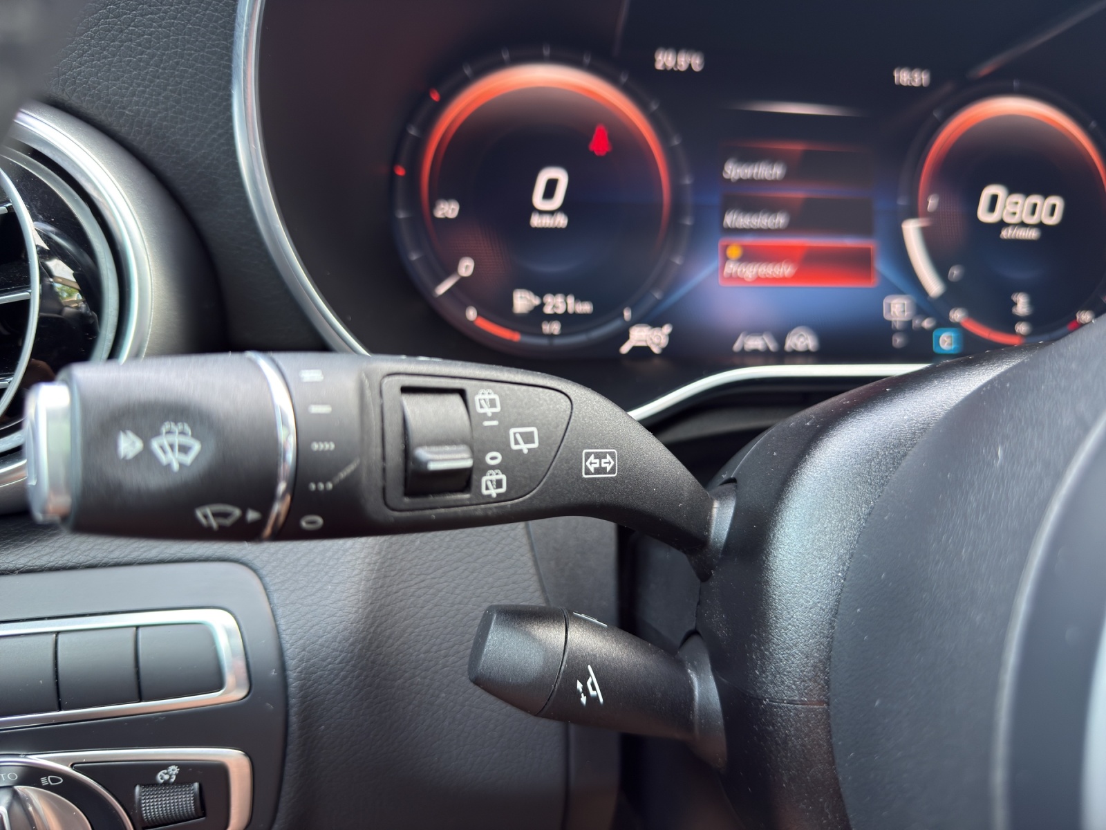 MERCEDES-BENZ C 300 d AMG Line 4Matic 9G-Tronic 245PS-image-25