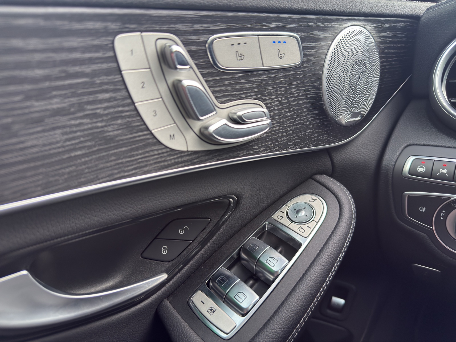 MERCEDES-BENZ C 300 d AMG Line 4Matic 9G-Tronic 245PS-image-11